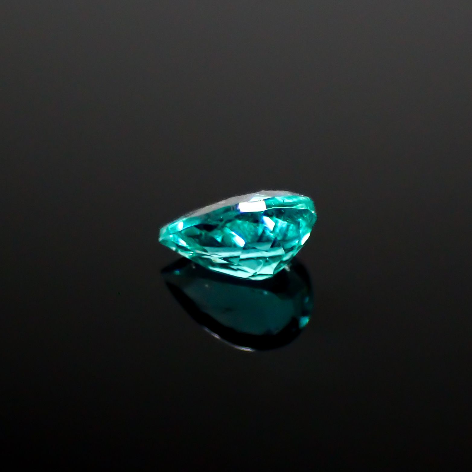 パライバトルマリン ブラジル・ムルング鉱山産 0.088ct[240928753]3.4x2.4mm前後