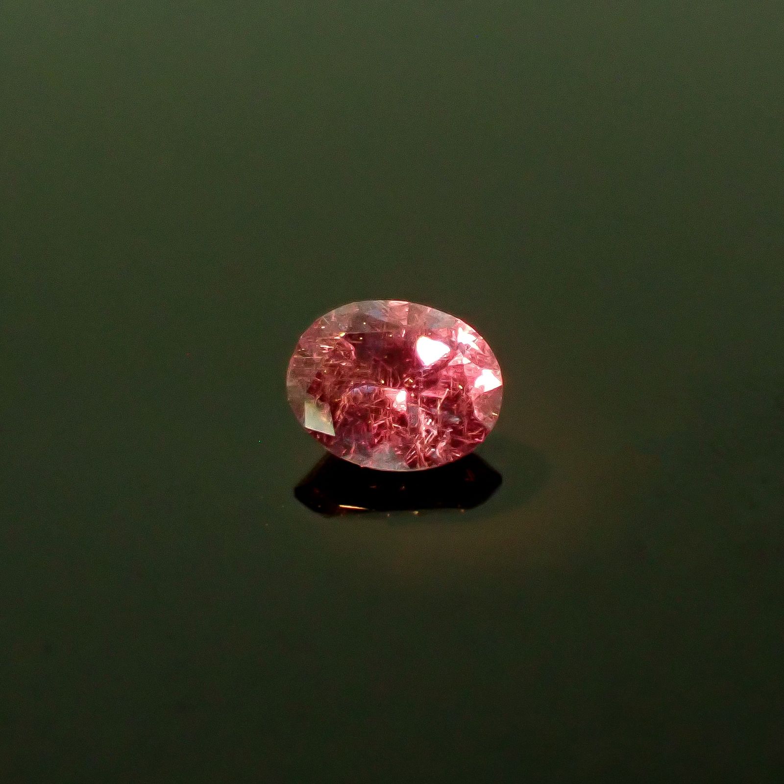 ベキリーブルーガーネット（カラーチェンジガーネット アレキタイプ） マダガスカル・ベキリー産 0.43ct / 5.1x4.1mm前後 [251231508]