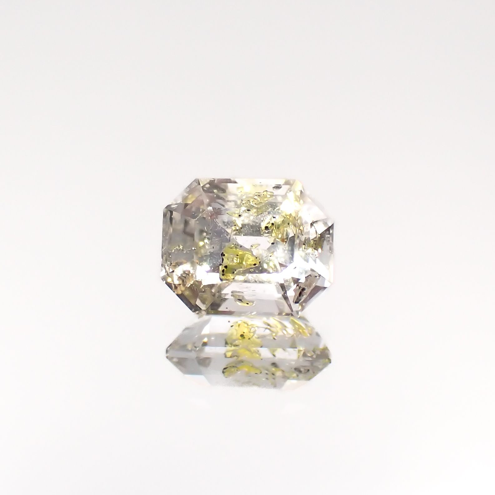 ◇オクタゴンカット◇オイルインクォーツ パキスタン産 0.65ct [230522094]5.9x4.7mm前後