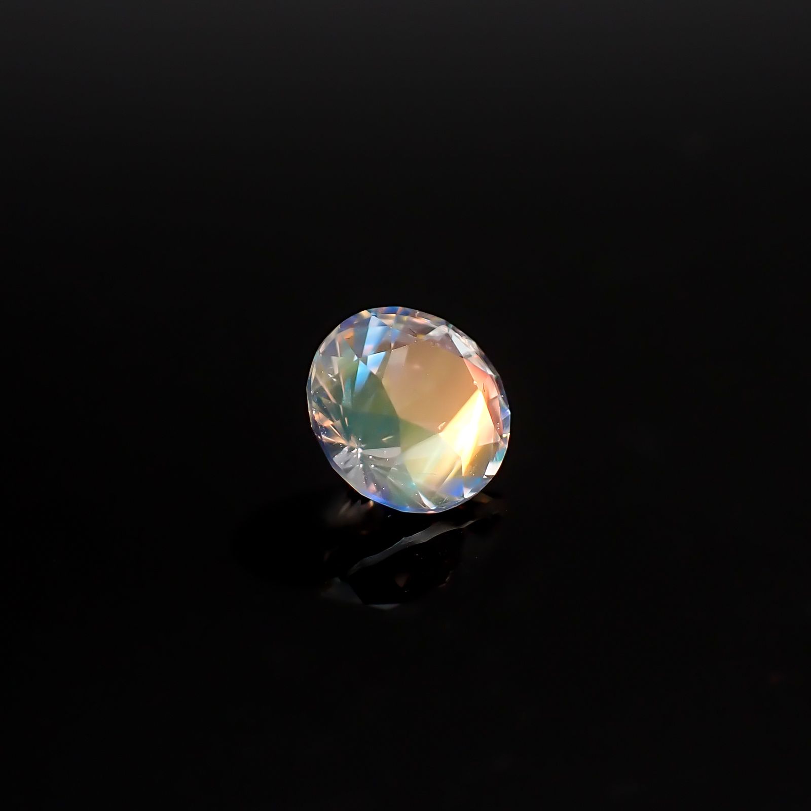 レインボームーンストーン マダガスカル産 1.31ct / 7.1x7.1mm前後 [260632381]