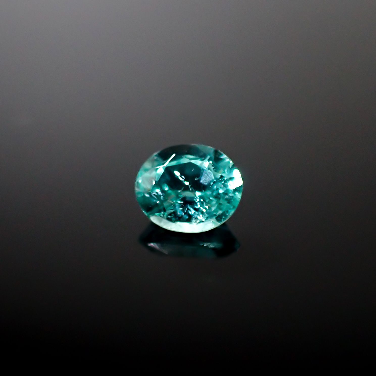 パライバトルマリン ブラジル・キントス鉱山産 0.36ct [241229539]4.9x4.1mm前後