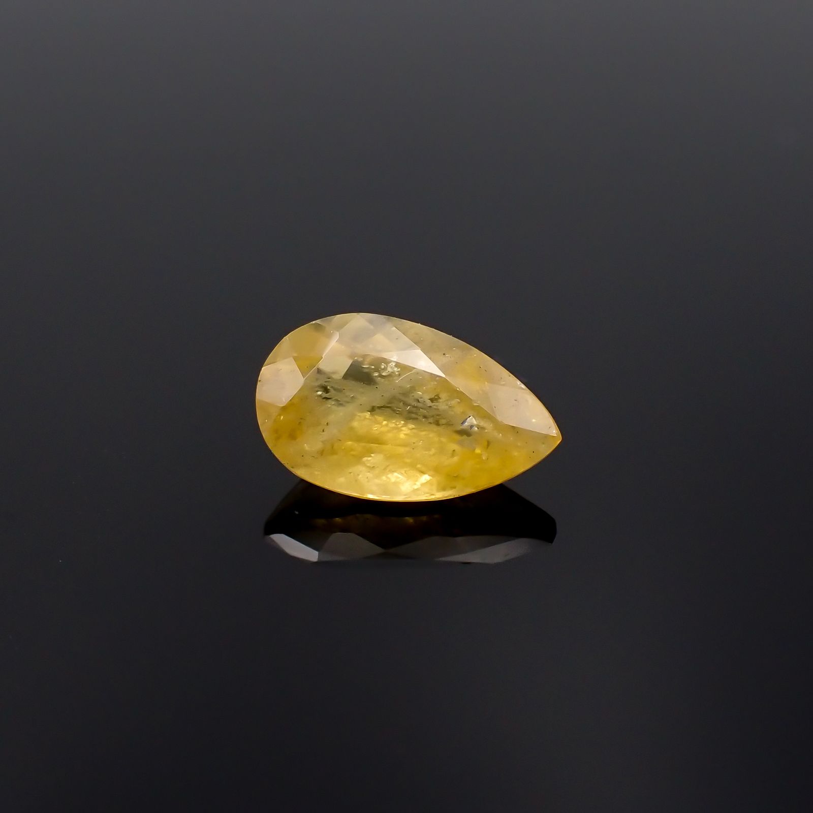 コンドロダイト(宝石名コンドロダイト)タンザニア産 1.702ct ソ付(彩珠)[231023775]10.1x6mm前後
