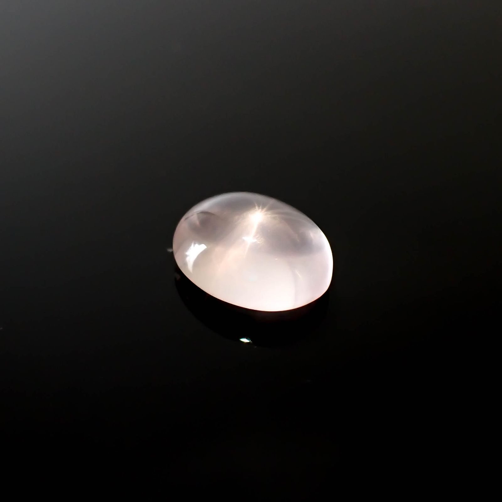 スターローズクォーツ(宝石名スター・ローズ・クォーツ)マダガスカル産 2.84ct 識別済[250330018]10.4x8.2mm前後