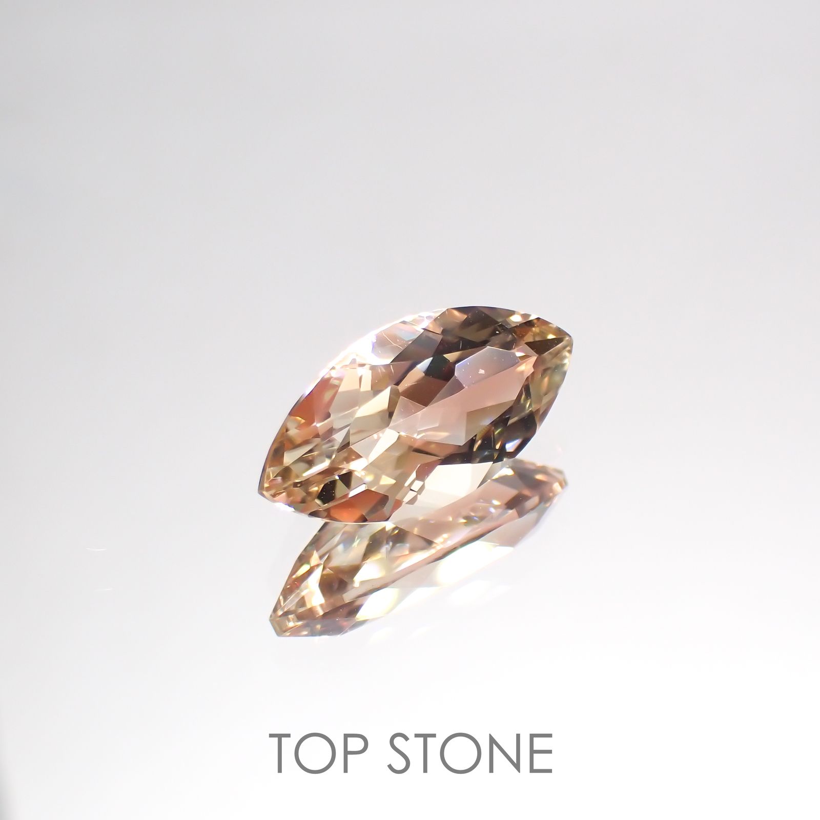 オレゴンサンストーン(宝石名ラブラドライト) アメリカ・オレゴン州産 1.62ct 識別済[20128881]11.9×6mm前後