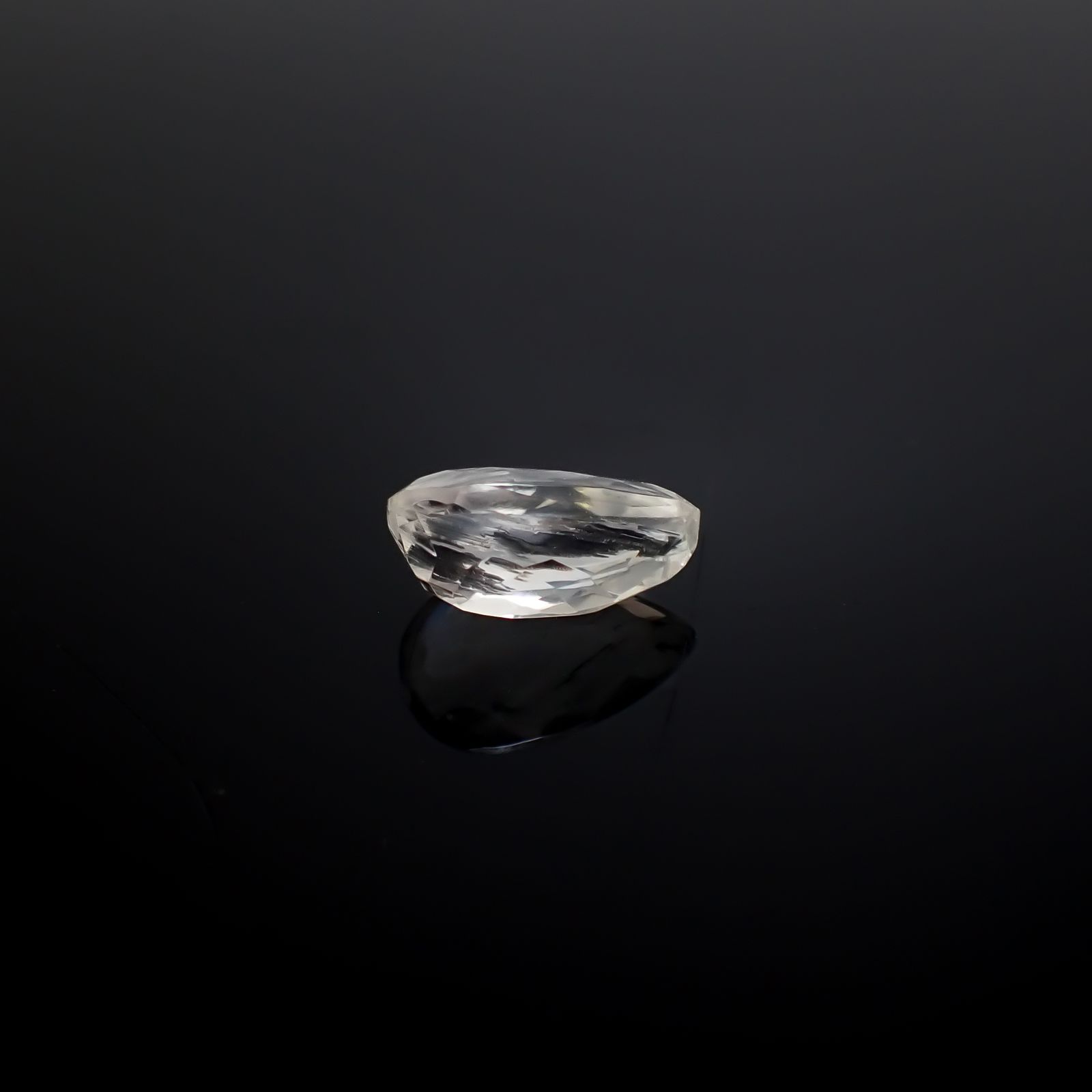マラウイムーンストーン マラウイ共和国産 3.72ct / 13.1x7.9mm前後 [260331829]