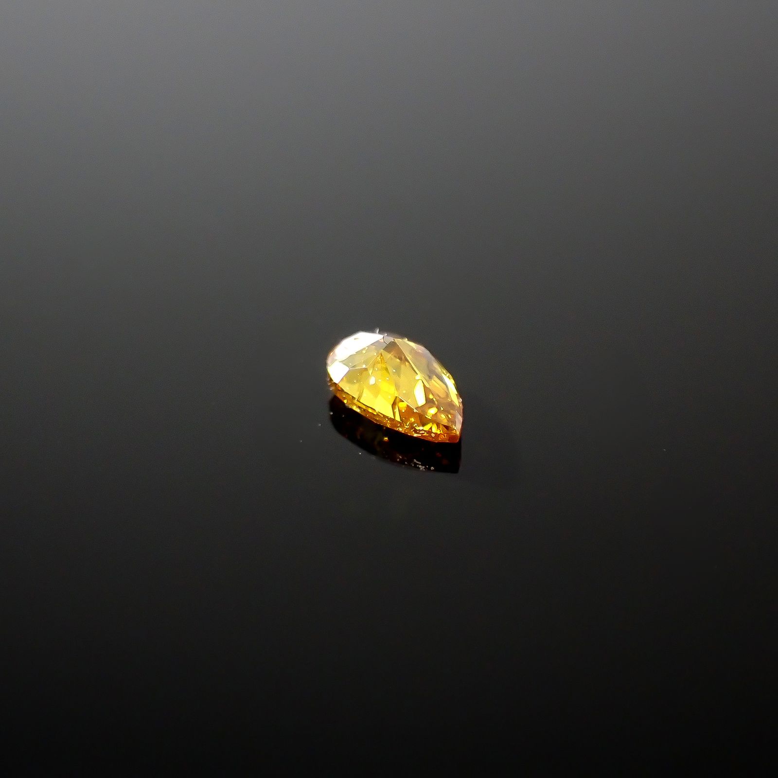 イエローダイヤモンド(宝石名ダイアモンド I-1/FANCY VIVID ORANGE YELLOW) 0.098ct ソ付(CGL)[240427042]3.87x2.26mm前後