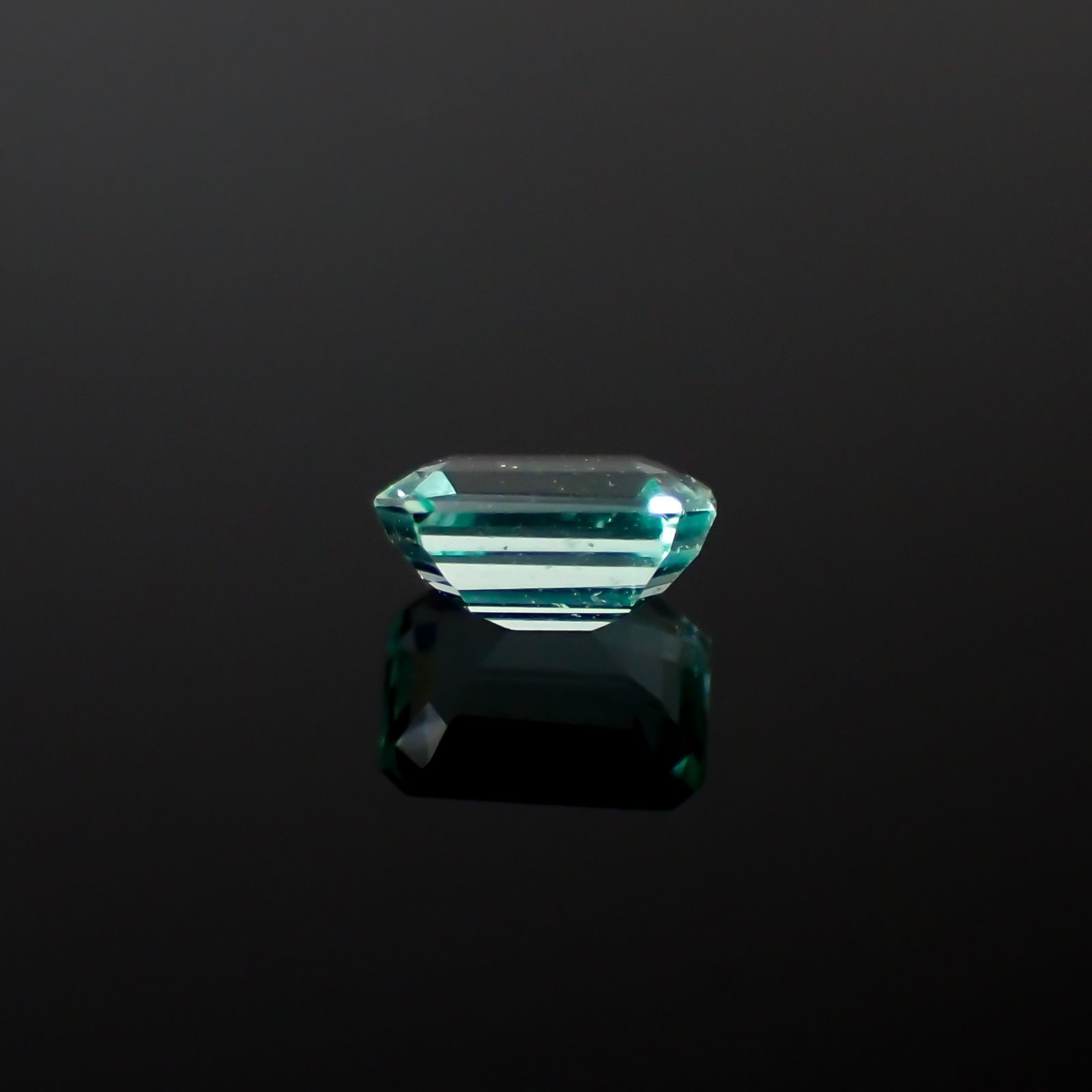パステルカラーエメラルド コロンビア産 0.36ct[240225958]4.9x3.6mm前後