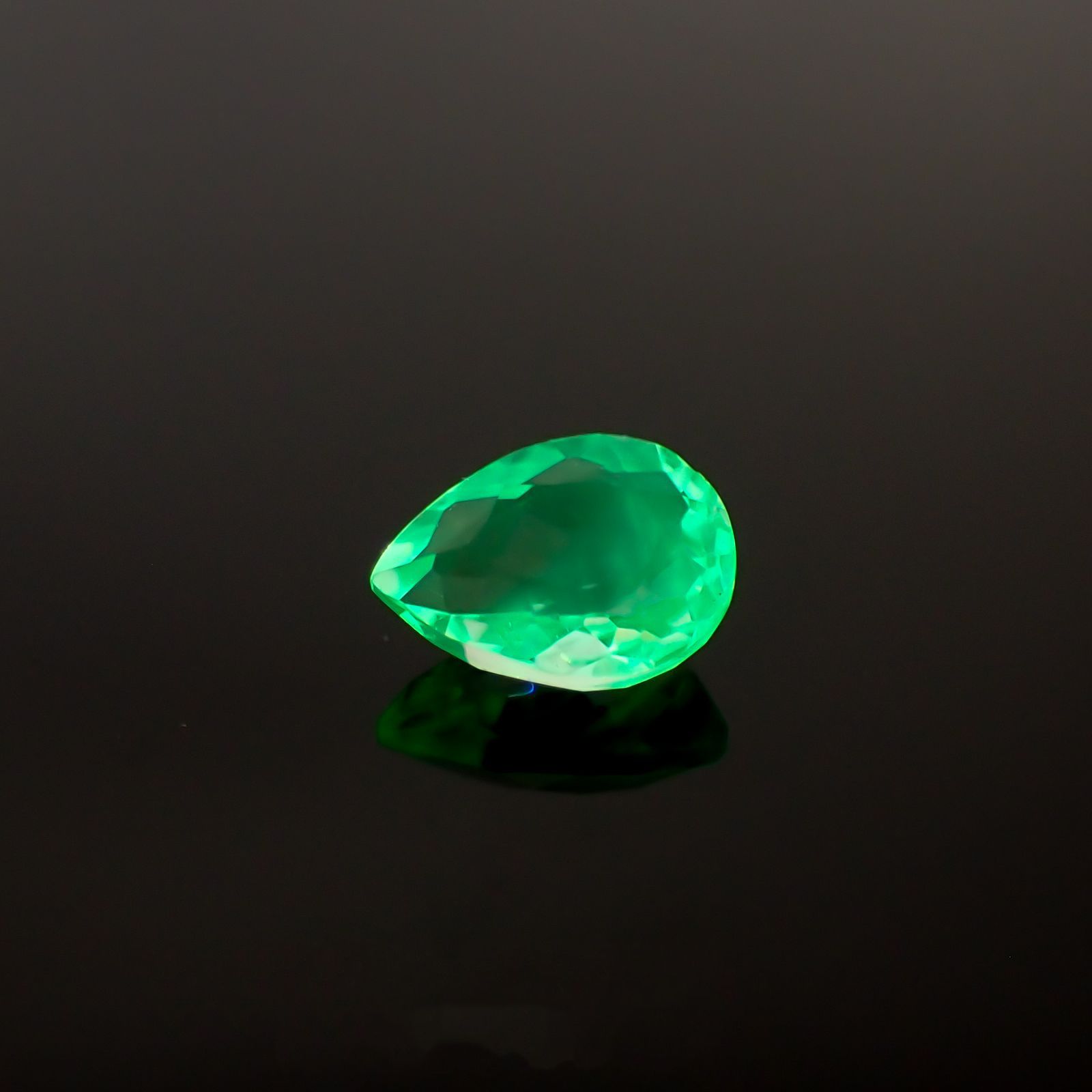 ハイアライトオパール(宝石名オパール) メキシコ産 0.198ct ソ付(彩珠)[210611144]4.8×3.6mm前後