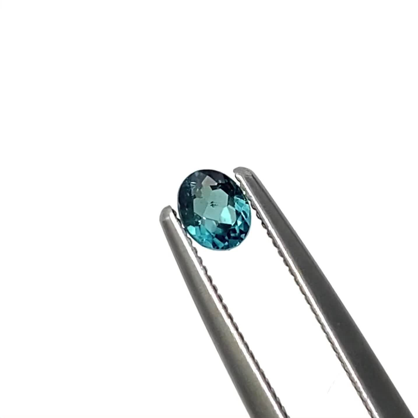 ブルーグリーントルマリン ブラジル産 0.19ct / 3.9x3.1mm前後
