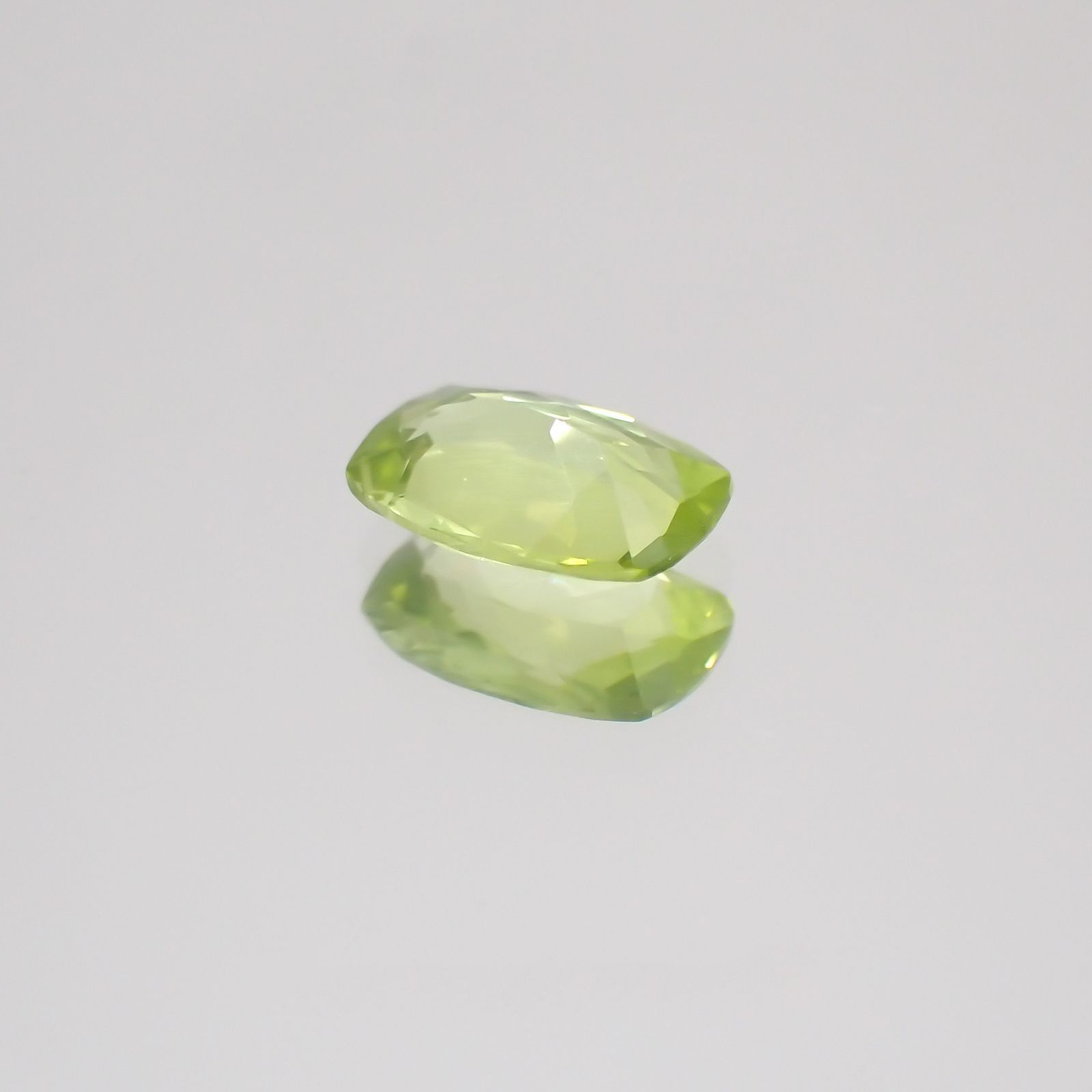 グリーンエンスタタイト(宝石名グリーン・エンスタタイト)カメルーン産 0.44ct 識別済[231224388]6x4mm前後