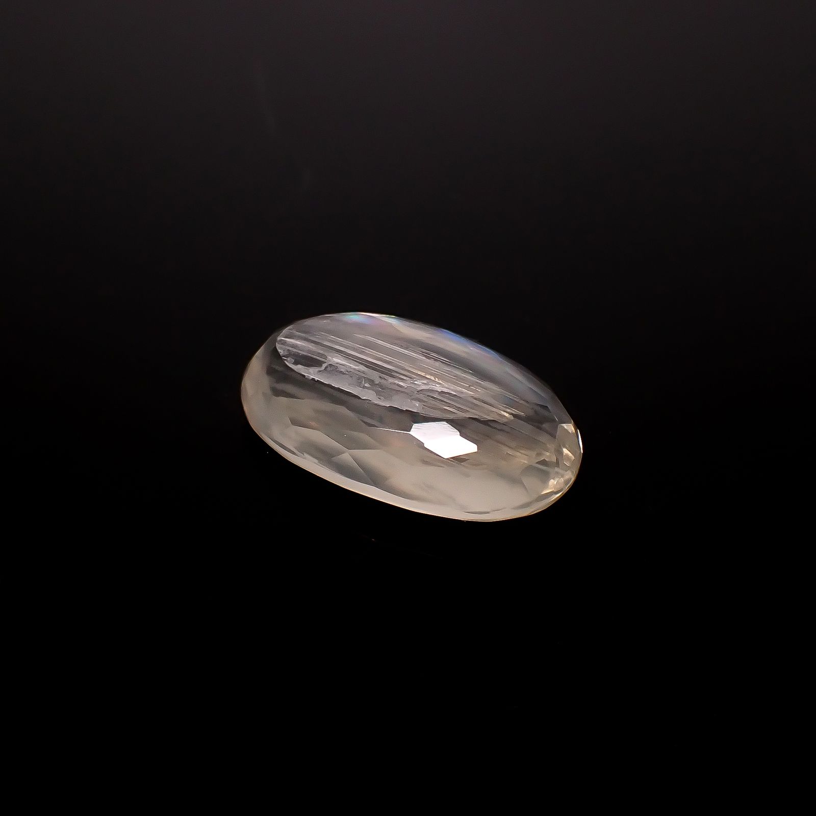 マラウイムーンストーン マラウイ共和国産 33.17ct / 28.6x17.2mm前後 [260331804]