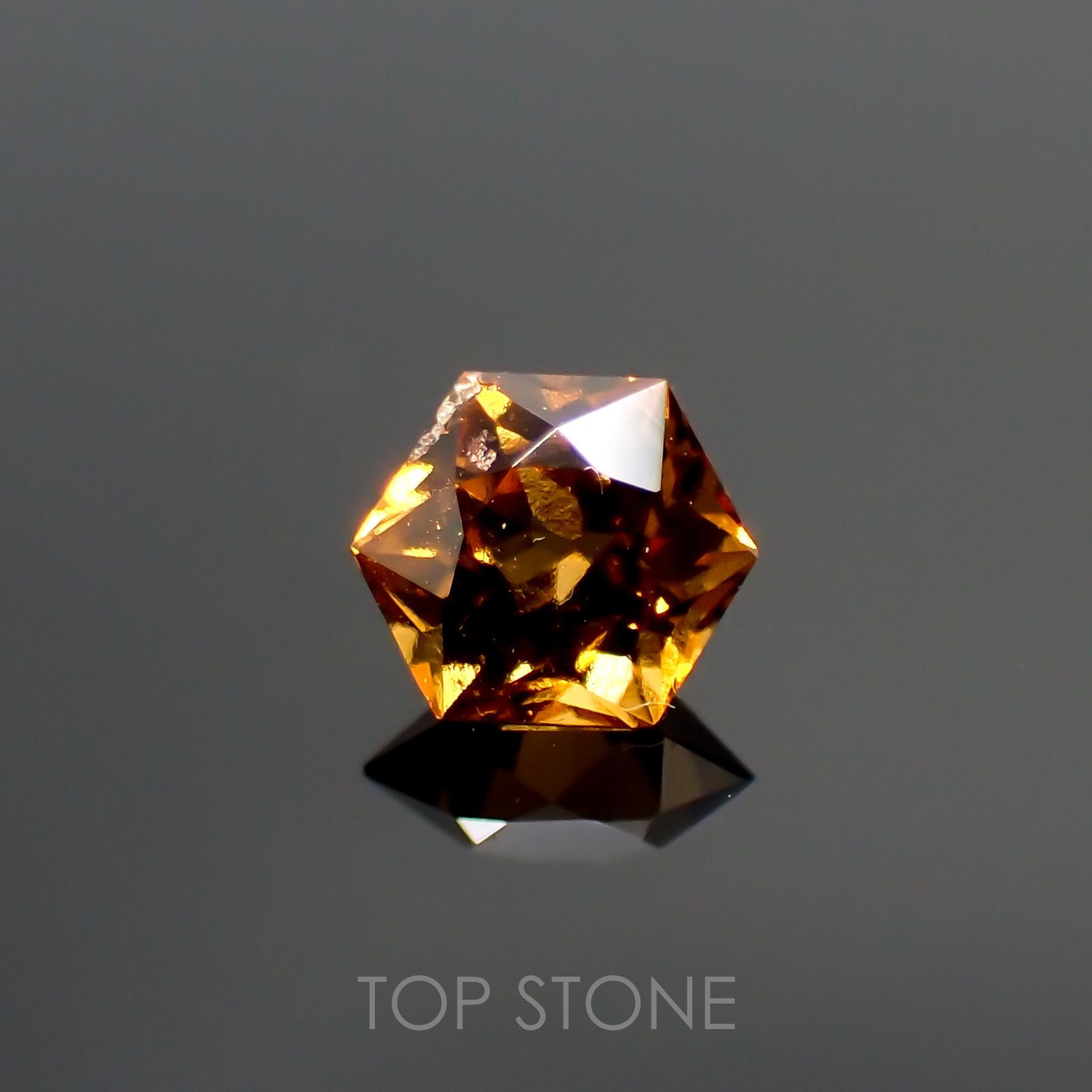◇ヘキサゴンカット◇ヘソナイトガーネット(宝石名ガーネット) スリランカ産 0.48ct 識別済[210912688]4.5×4.4mm前後