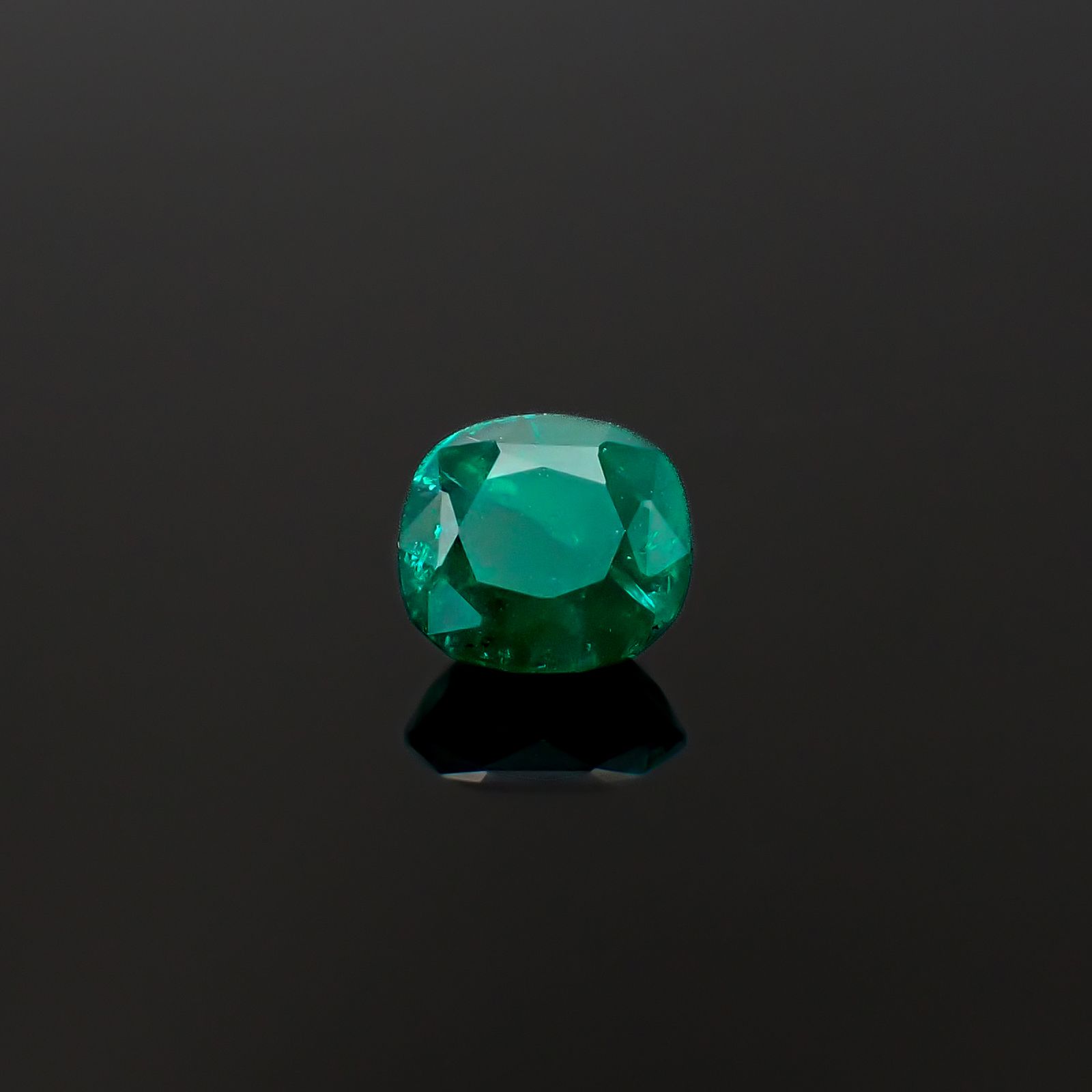 ダイオプテーズ ナミビア産 0.87ct / 5.8x5.4mm前後 [260632301]