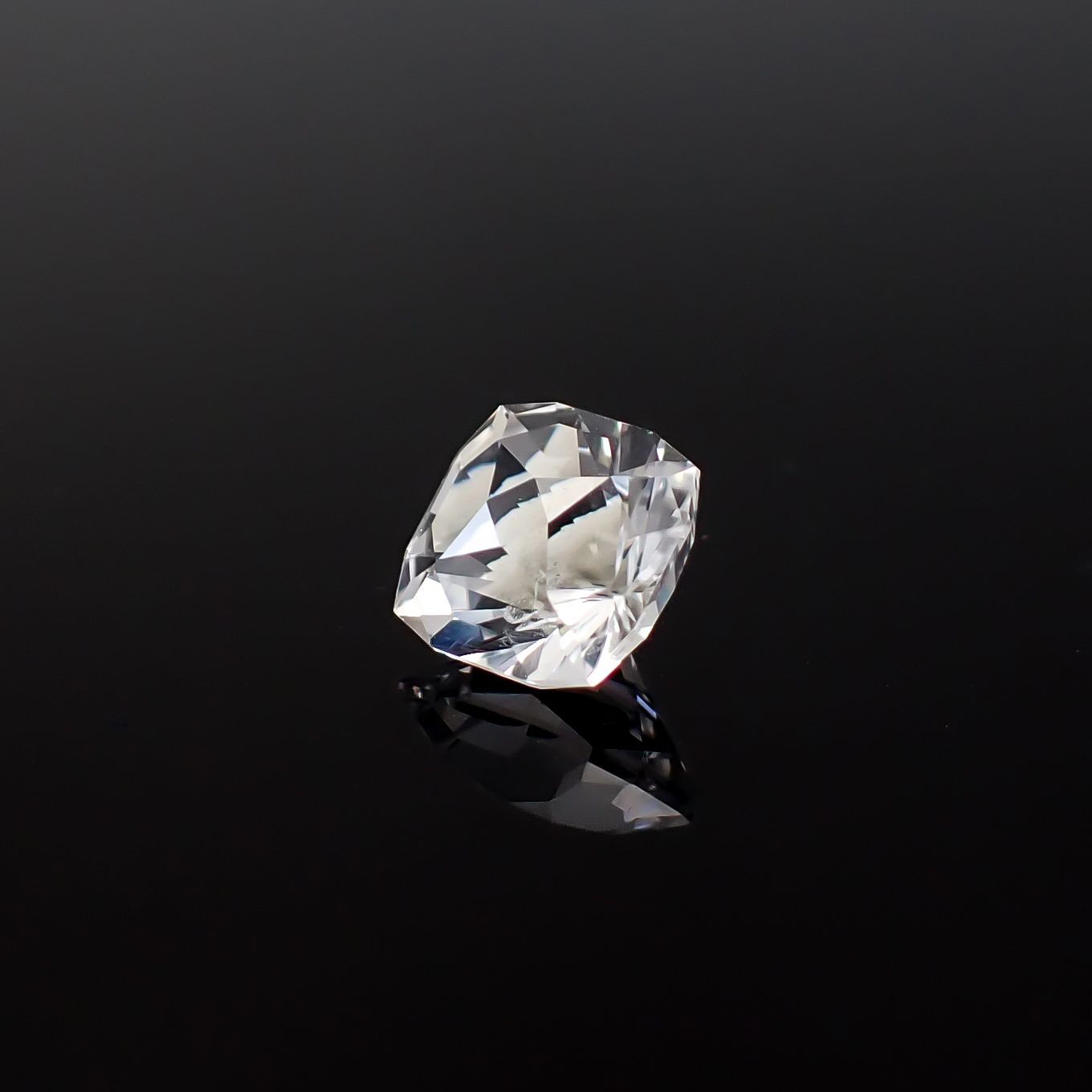 ◇カスタムカット◇日本水晶 宮崎県上八重産 1.64ct / 7.2x7.2mm前後 [260632421]