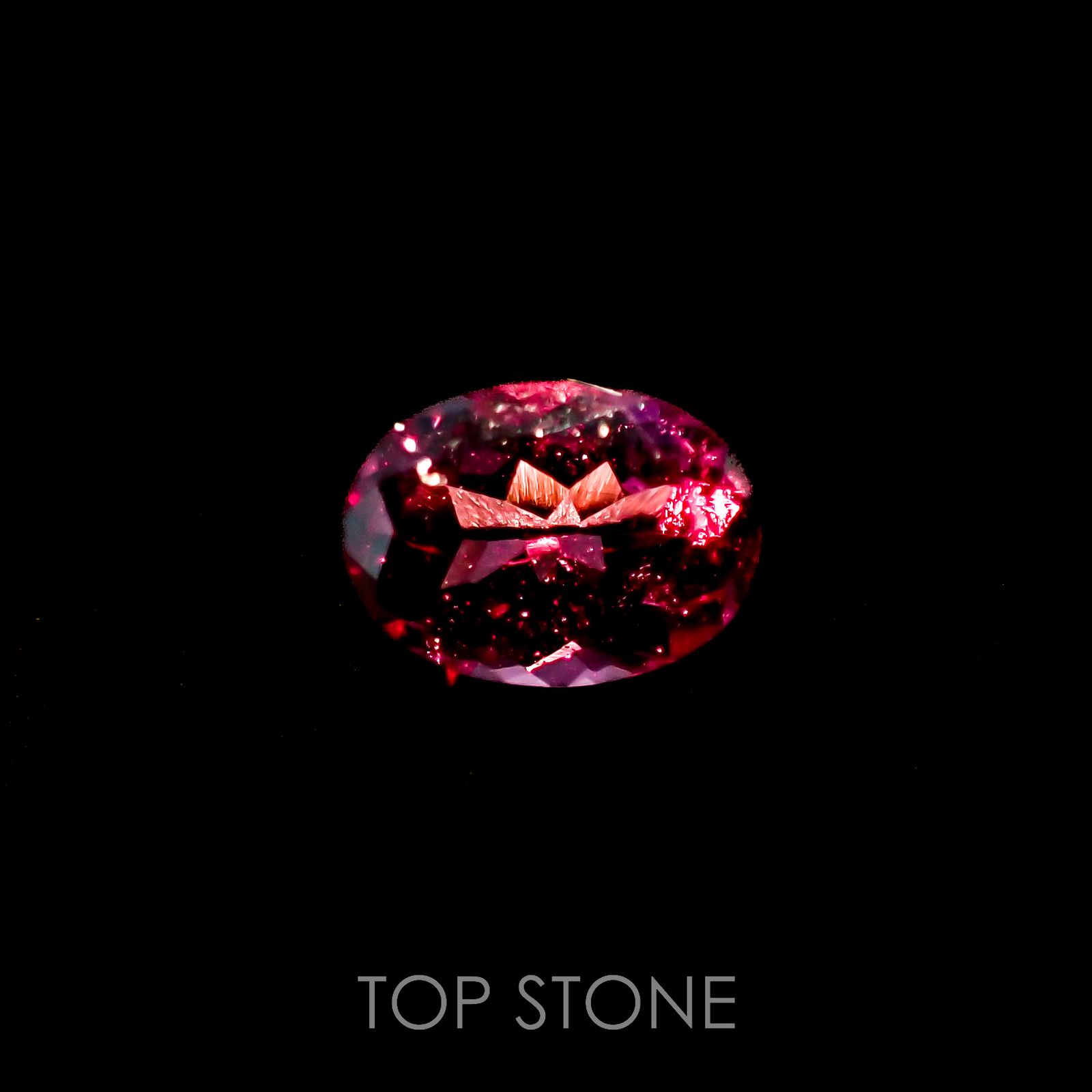 カラーシフト マラヤガーネット(宝石名ガーネット)タンザニア・マヘンゲ産 1.03ct 識別済[220717108]7.1x5.1mm前後