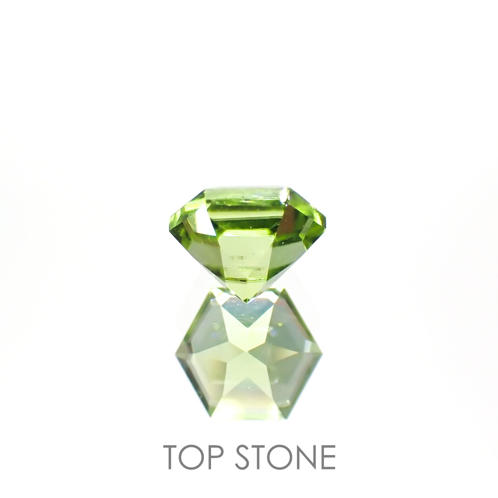 ◇ヘキサゴンカット◇ペリドット(宝石名ペリドット) パキスタン産 0.68ct 識別済[210913102]4.9×4.9mm前後