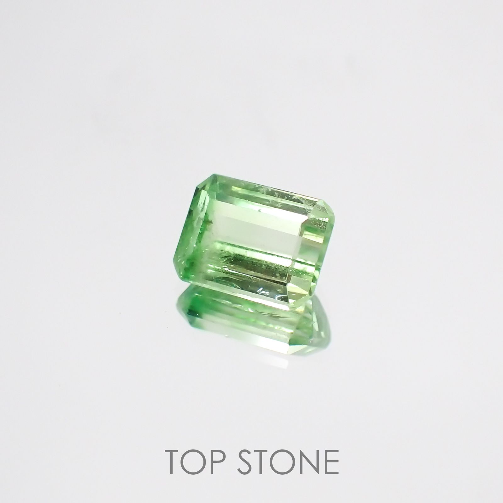 バイカラーツァボライト タンザニア産 ルース 0.9ct[210610920]6×4.5mm前後