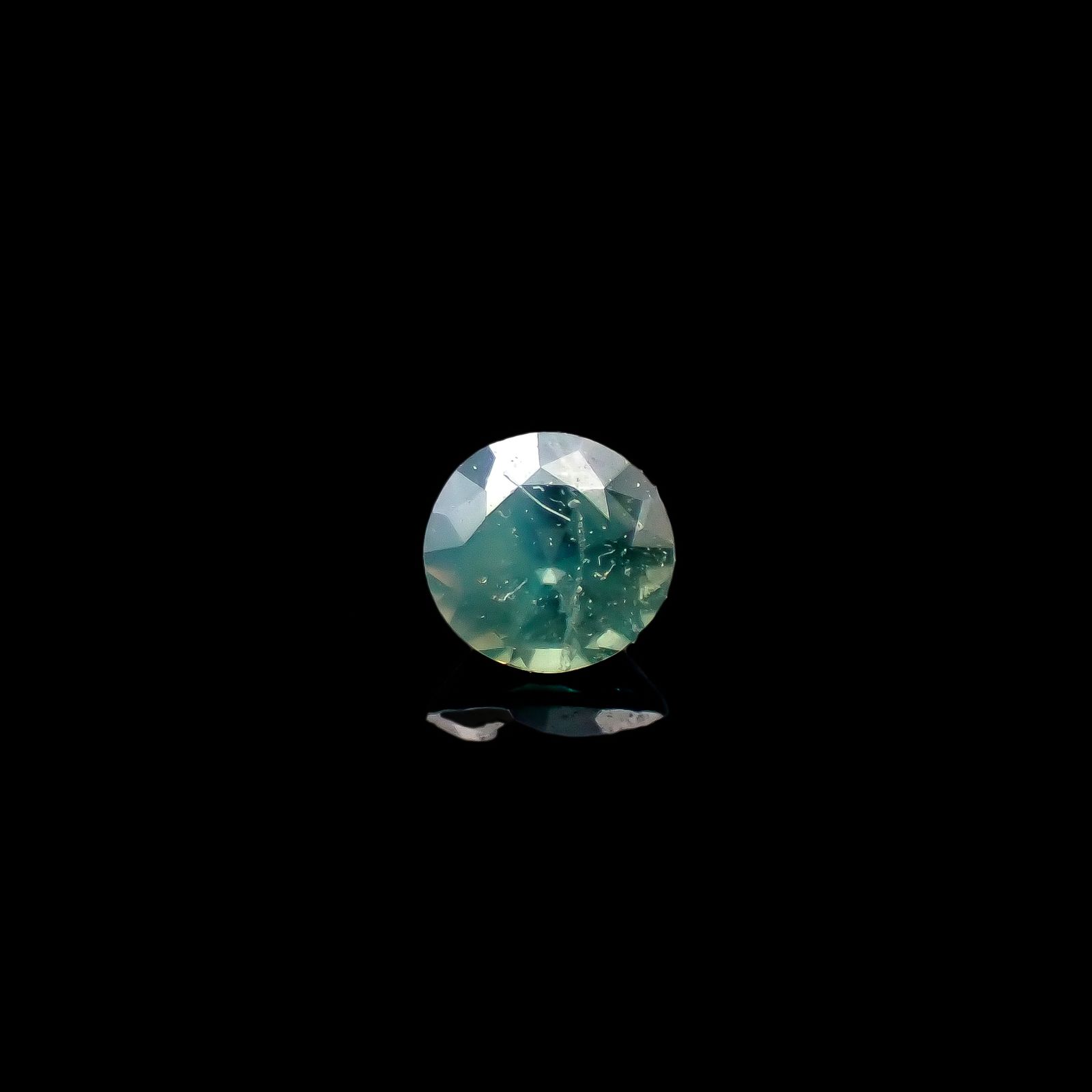 シルキーアレキサンドライト ブラジル産/EmeraldMains社製 0.038ct[240527612]2.1x2mm前後