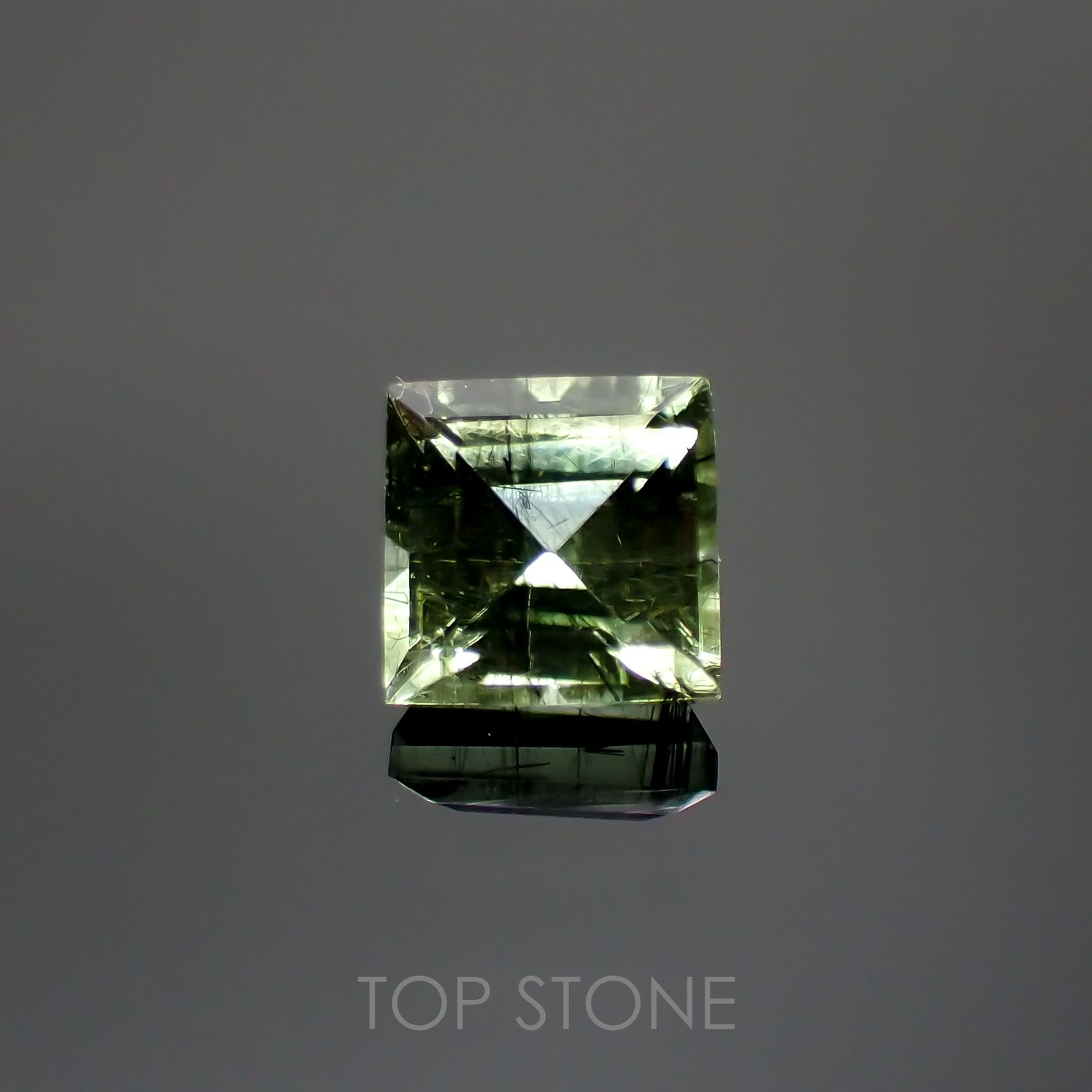ルドウィジャイトインペリドット パキスタン産 ルース 0.86ct[210913497]5×5mm前後