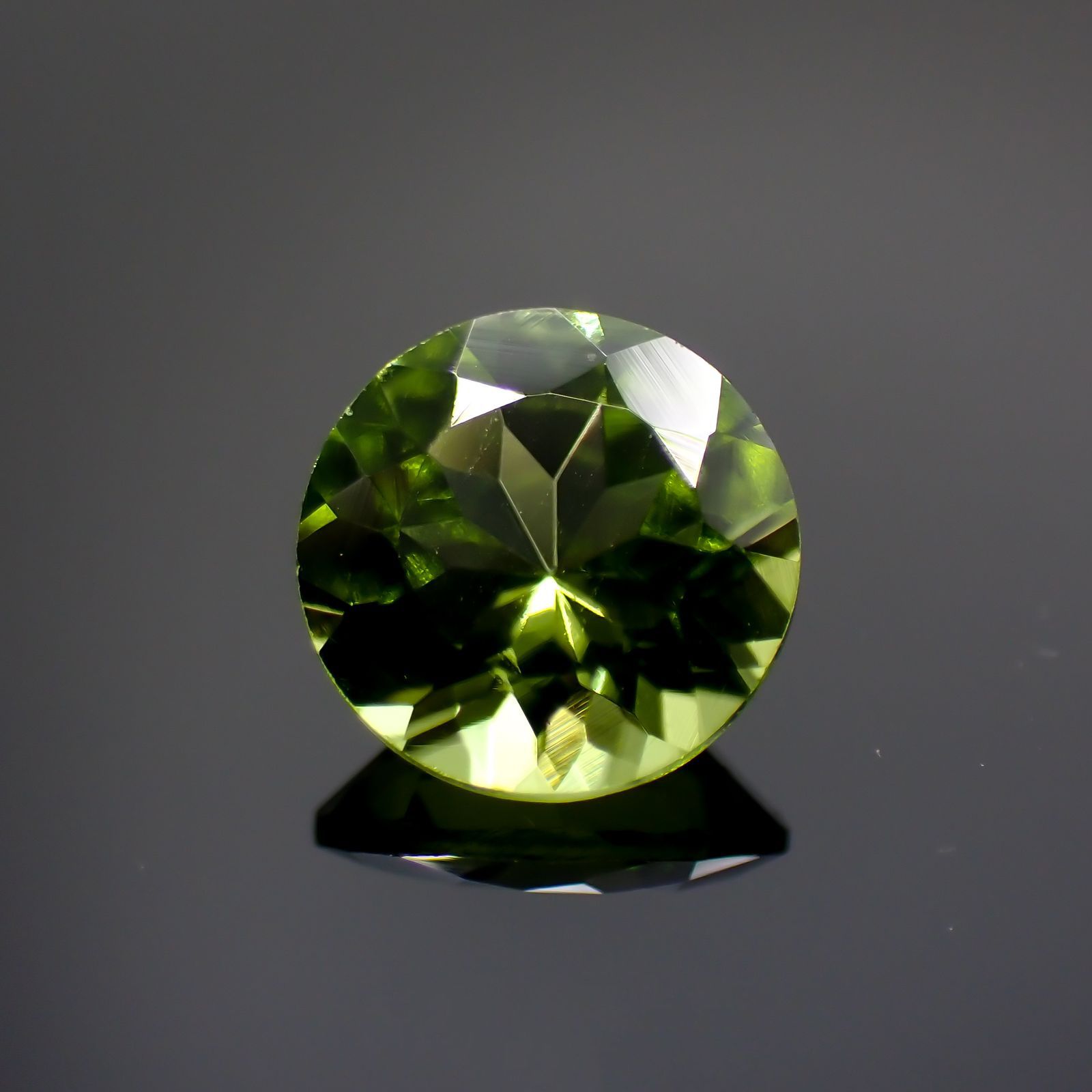 ペリドット(宝石名ペリドット) パキスタン産 1.15ct 識別済[211013089]6.9×6.9mm前後