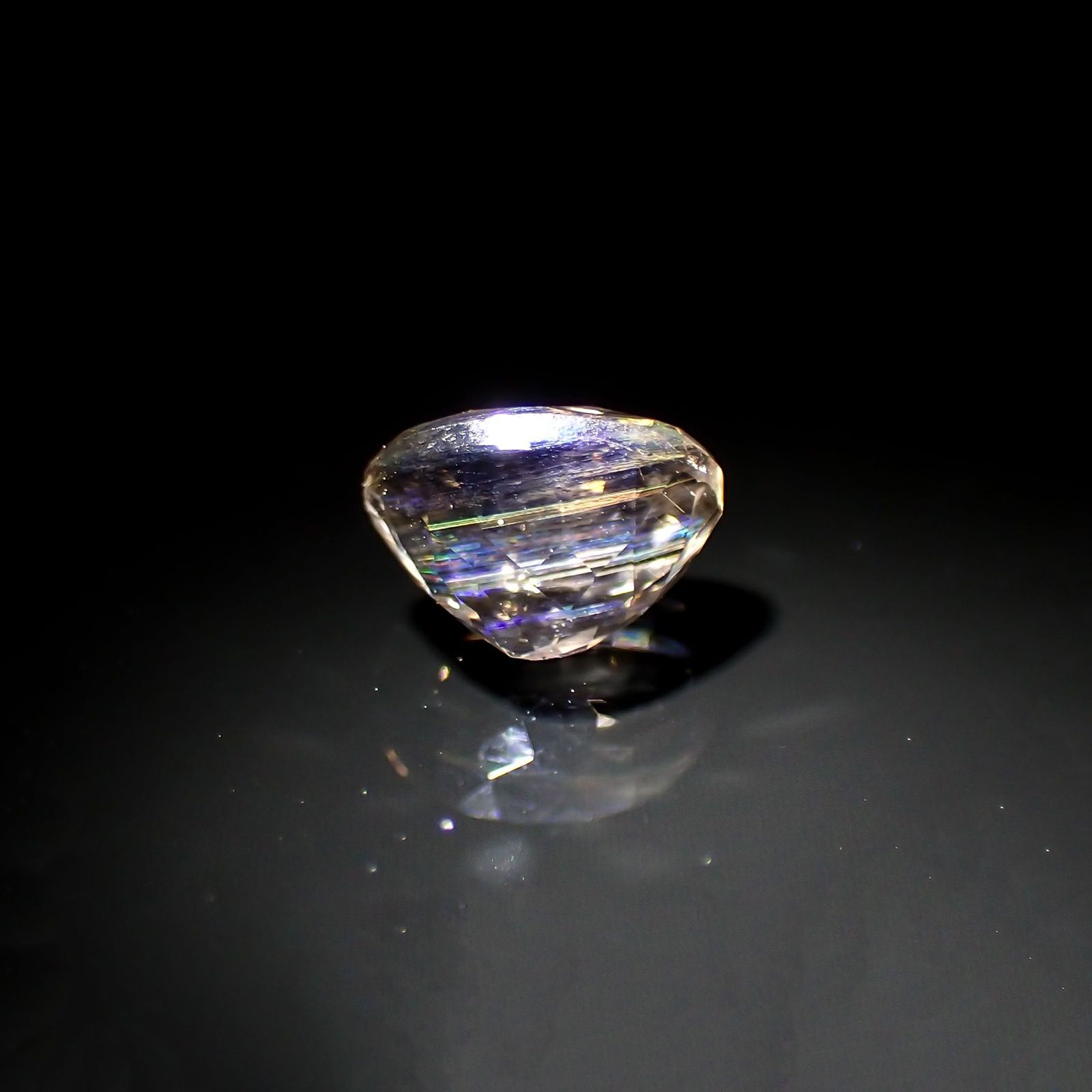 レインボースキャポライト(宝石名イリデッセント・スキャポライト) ブラジル産 識別済 1.42ct / 8.1×6mm前後 [210310340]