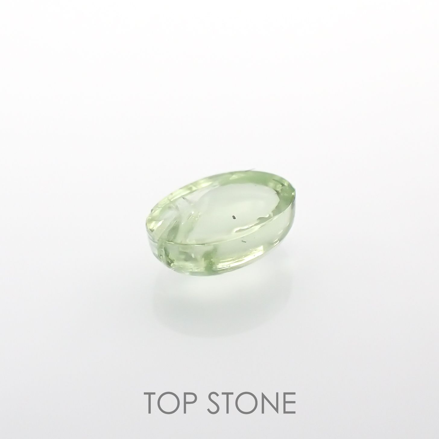 ミントガーネット(宝石名グロッシュラー・ガーネット)タンザニア産 0.71ct 識別済[220917749]5.8x4mm前後