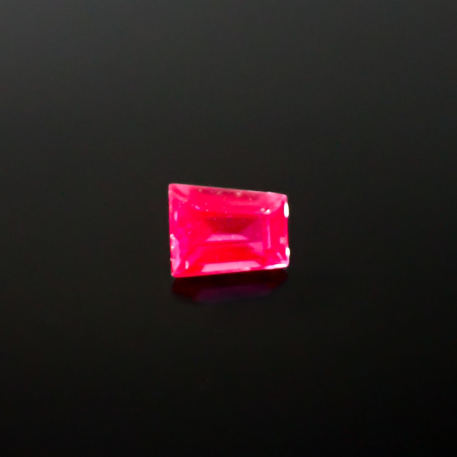 ウィンザーサファイア タンザニア・ウィンザー産 0.15ct / 3.4x2.7mm前後 [260532140]