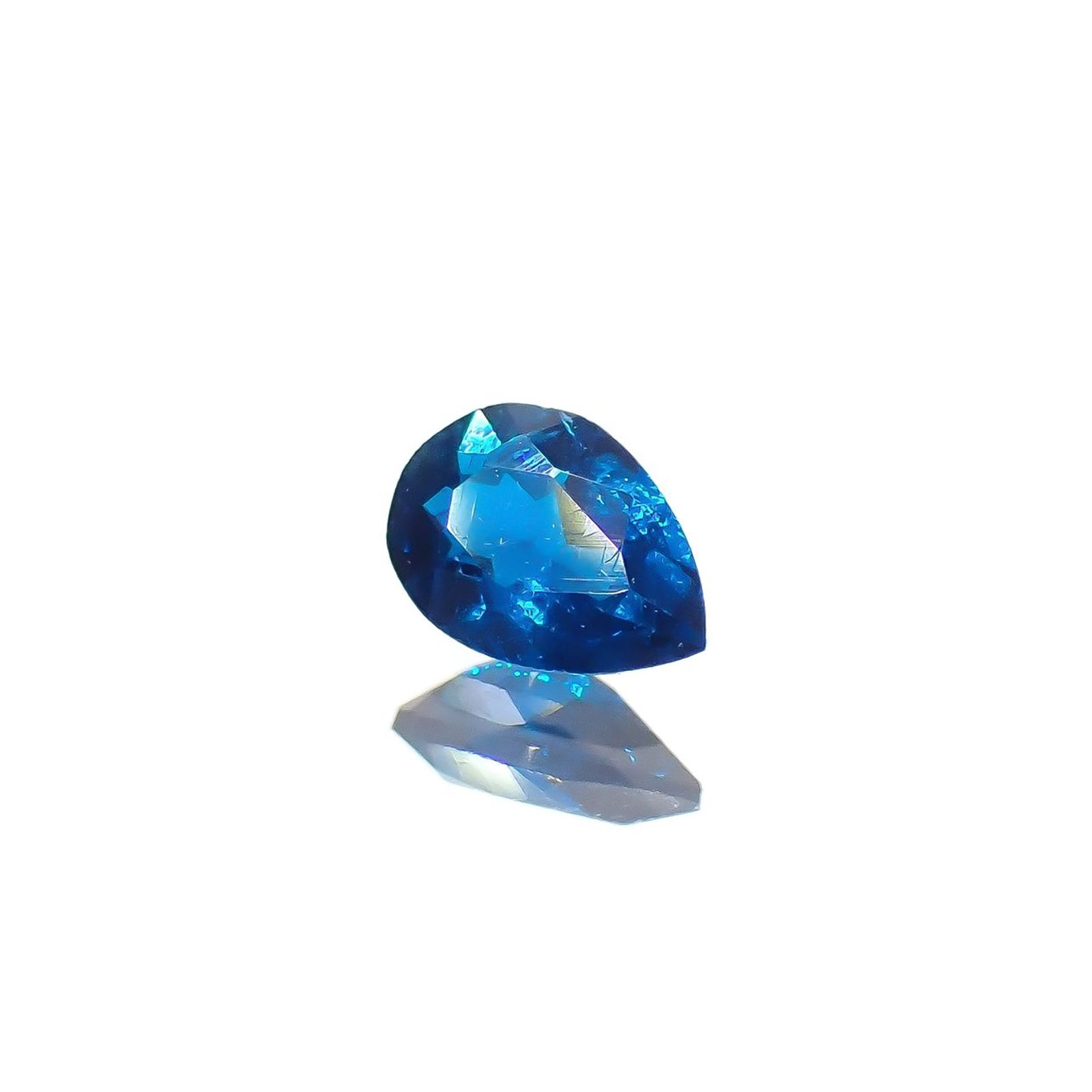 アウイナイト フルオレッセンス(宝石名アウイナイト)ドイツ産 識別済 0.085ct / 3.9x2.8mm前後 [260527501]