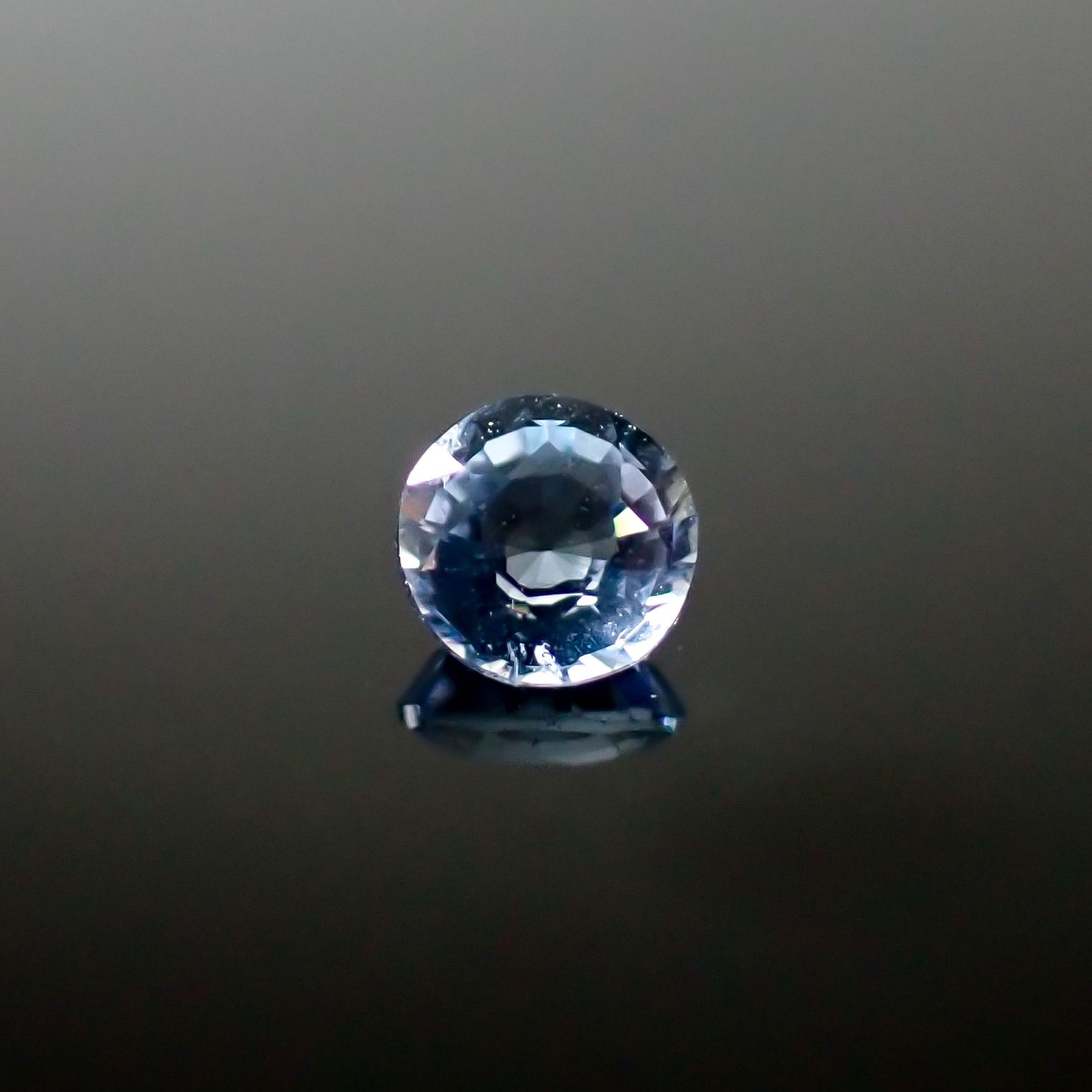 テネブレッセンススキャポライト アフガニスタン産 0.14ct / 3.5x3.4mm前後 [260532258]