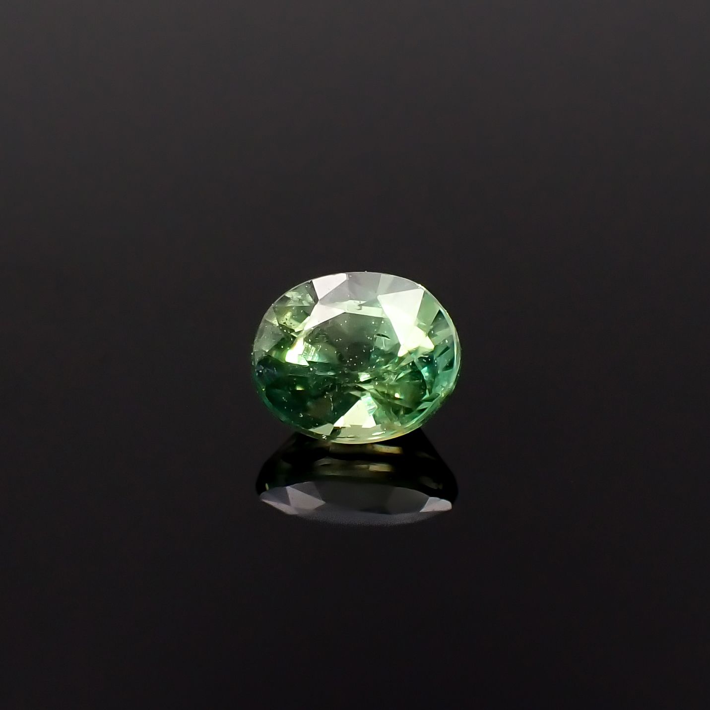 グリーンクリソベリル(宝石名クリソベリル)スリランカ/マダガスカル産 0.32ct 識別済[231225024]4.3x3.6mm前後