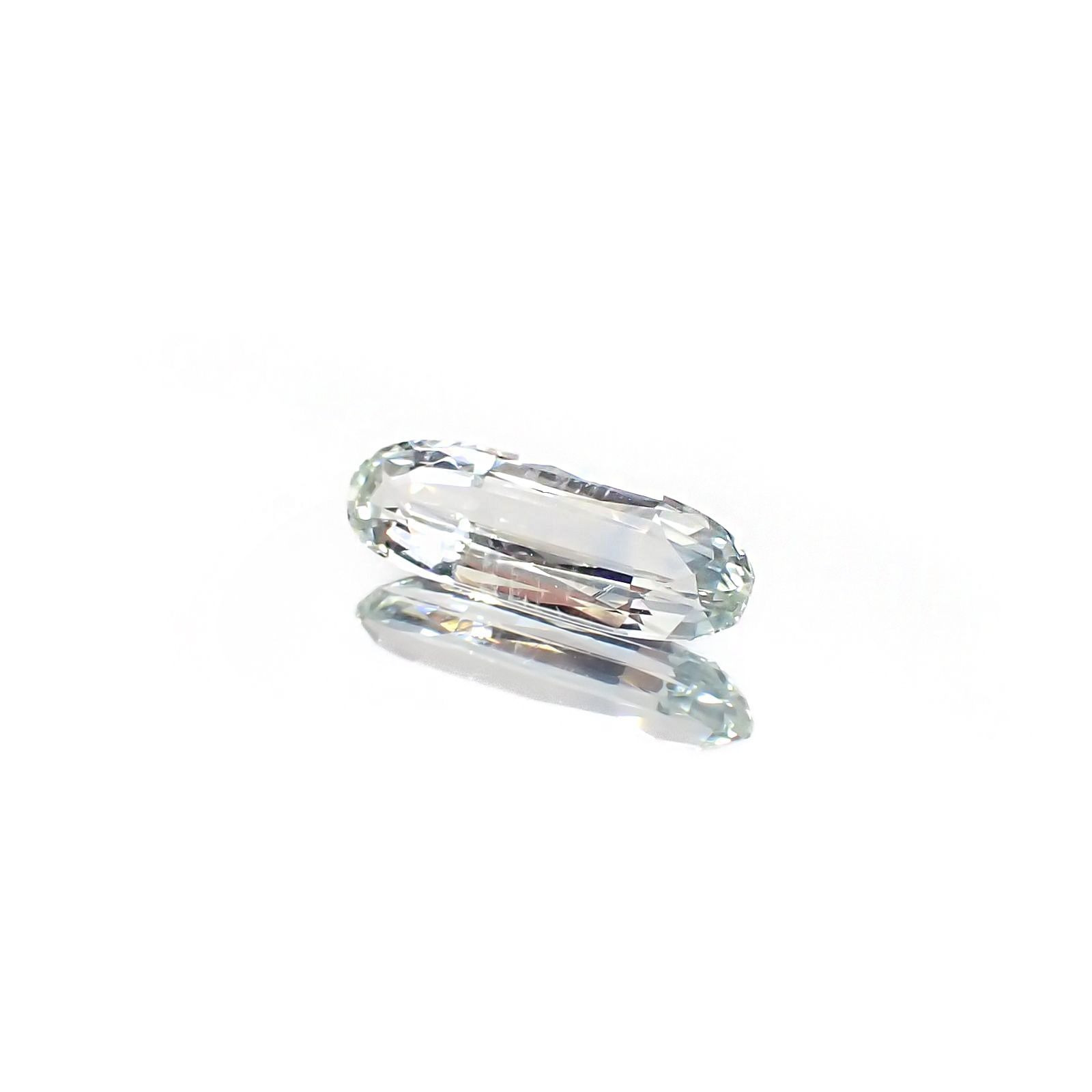 ジェレメジェバイト(宝石名エレメジェバイト)ナミビア産 ソ付(彩珠) 2.016ct / 14.7x4.9mm前後 [220616457]