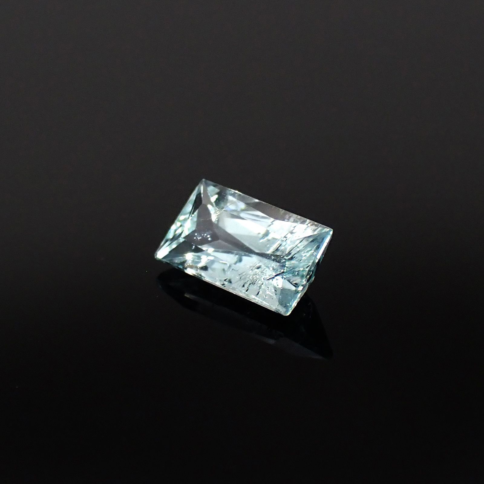 パライバトルマリン(宝石名トルマリン/別名パライバ・トルマリン)モザンビーク産 識別済 0.44ct / 6.2x3.4mm前後 [230522236]