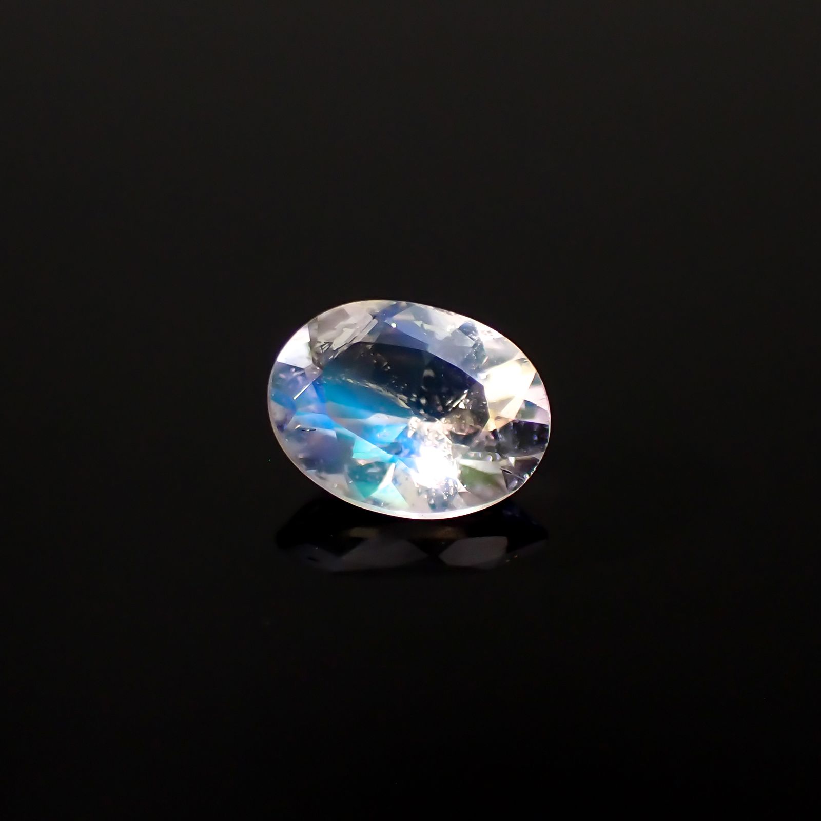 レインボームーンストーン(宝石名ラブラドライト)タンザニア産 0.52ct 識別済[230321262]6.3x4.9mm前後