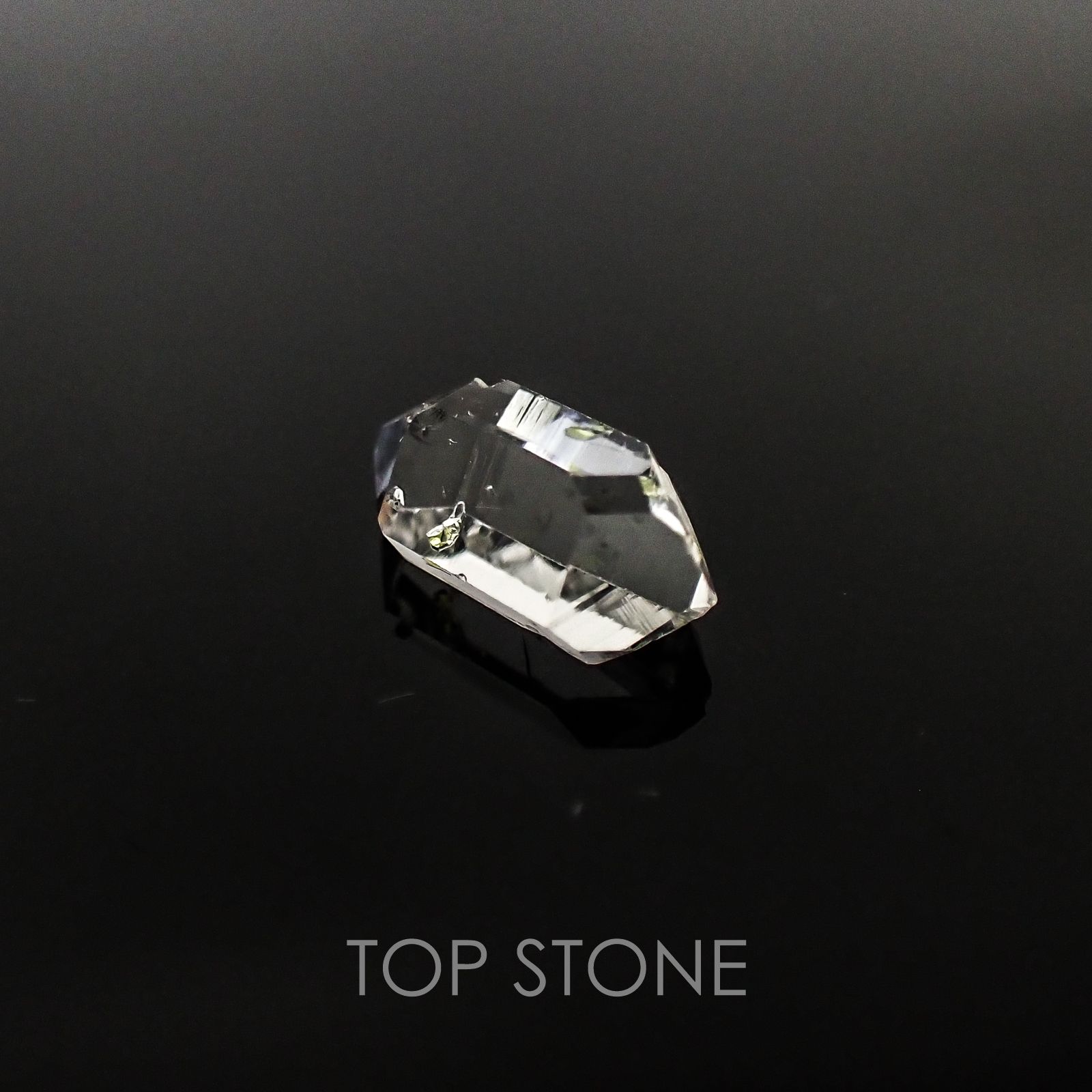 オイルインクォーツ パキスタン産 原石・結晶 2.26ct[20117539]11.8×5.9mm前後