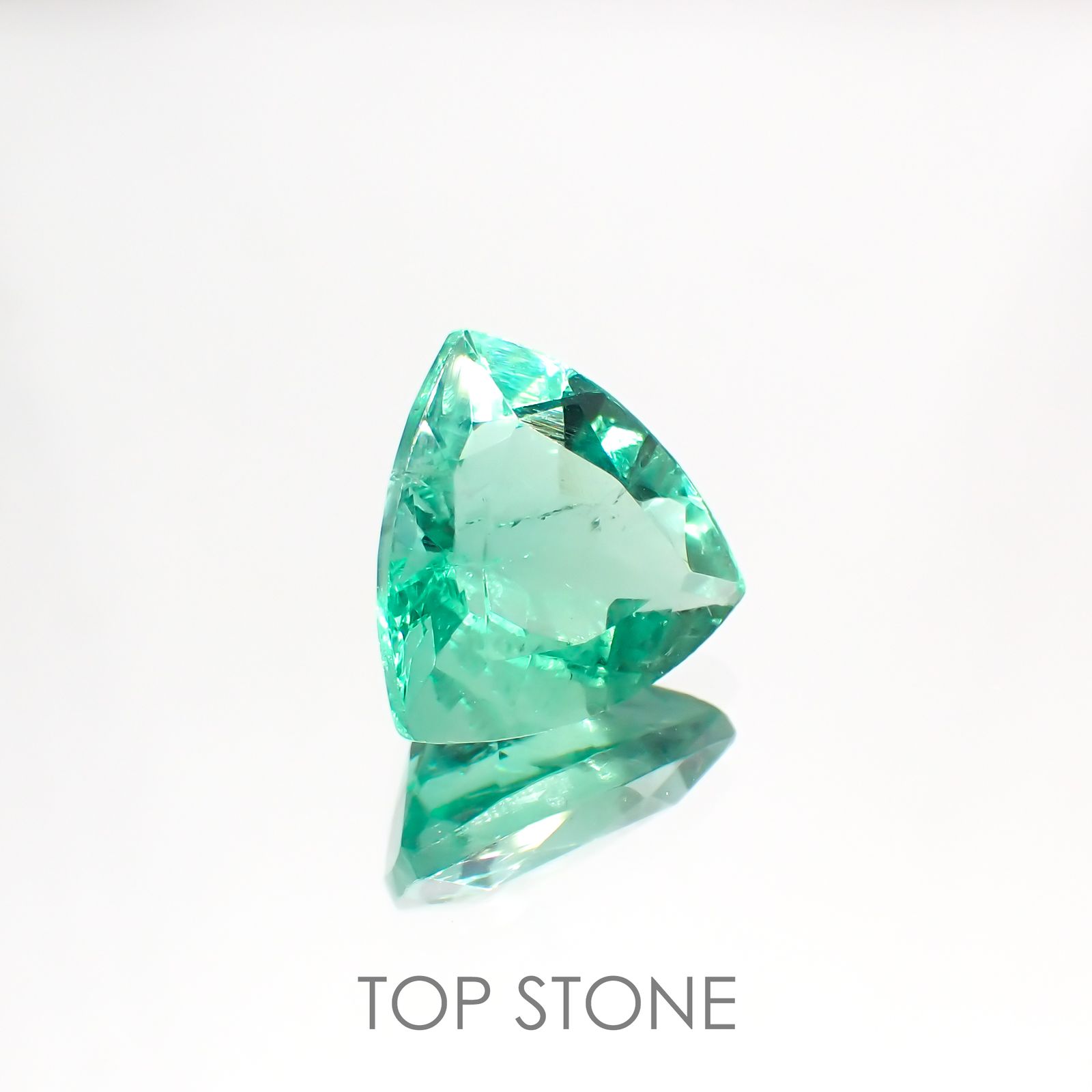 フローライト フルオレッセンス(宝石名フルオライト)イギリス・ロジャリー鉱山産 4.71ct 識別済[211113777]11x11.1mm前後