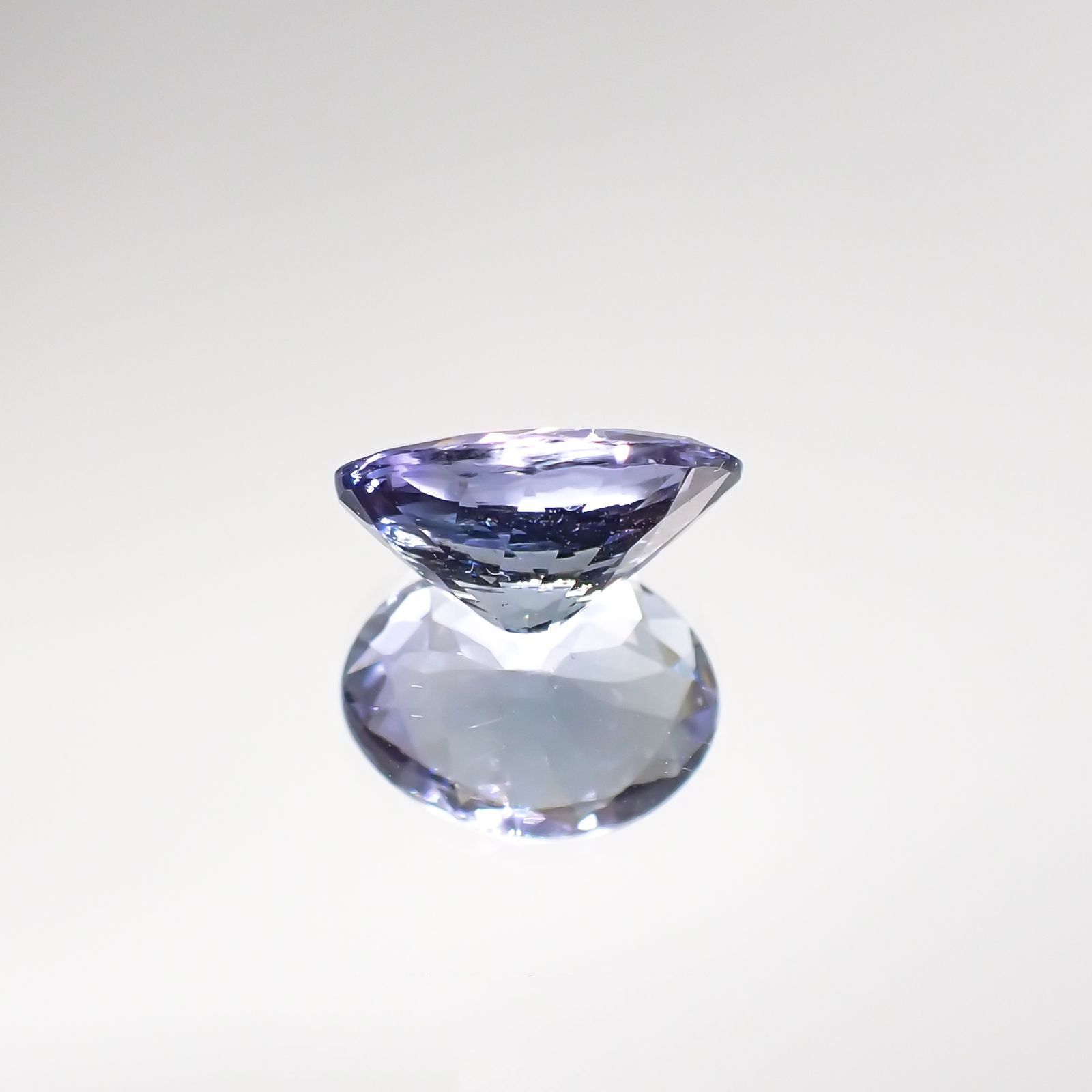 バイカラータンザナイト(宝石名タンザナイト) タンザニア産 1.665ct ソ付(彩珠)[210711829]8.9×6.8mm前後