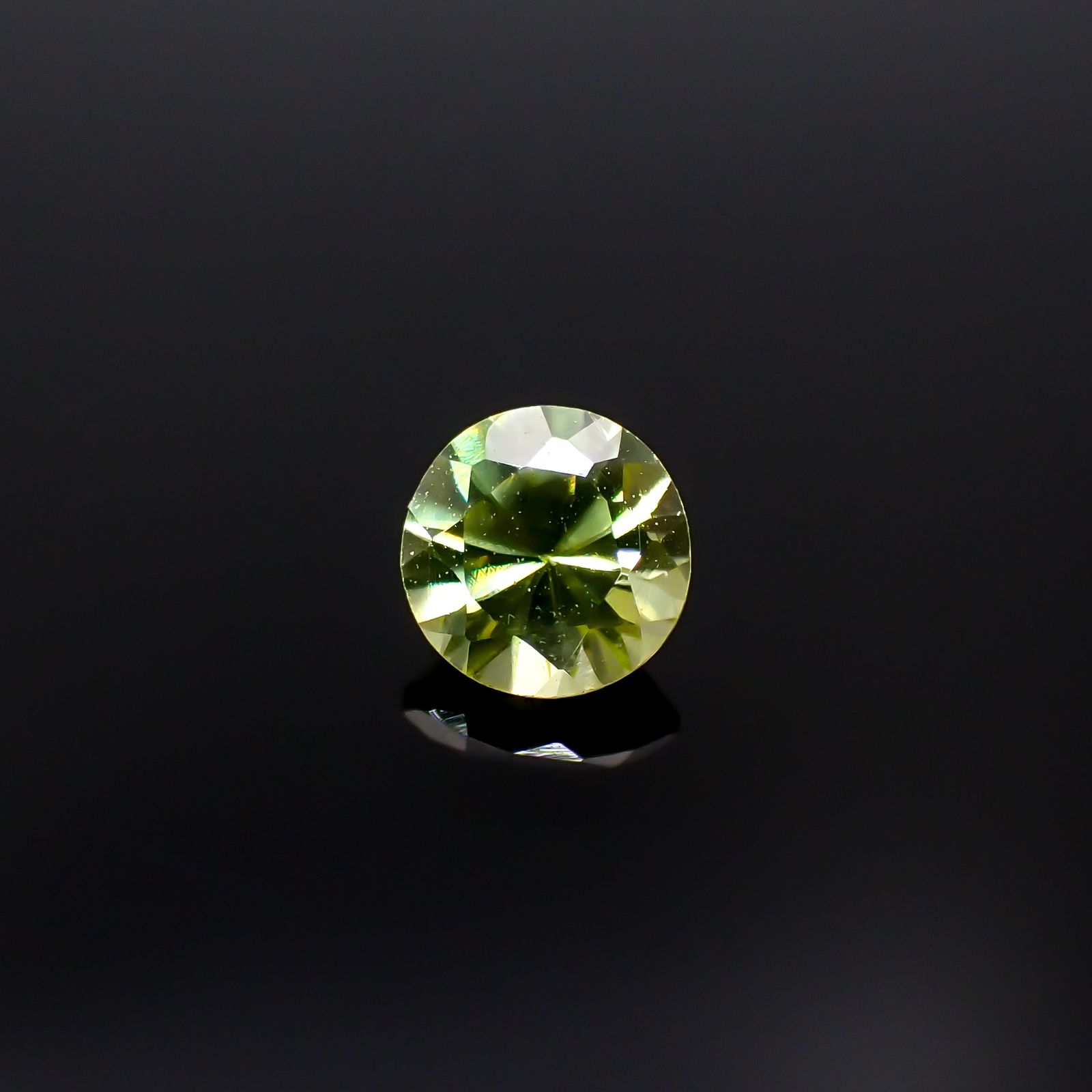 スフェーン(宝石名スフェーン)マダガスカル産 0.22ct 識別済[231224731]3.6x3.6mm前後