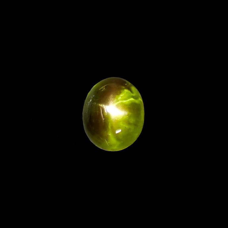 スターペリドット(宝石名スター・ペリドット)ミャンマー産 4.153ct ソ付(彩珠)[221119065]9.1x7.7mm前後
