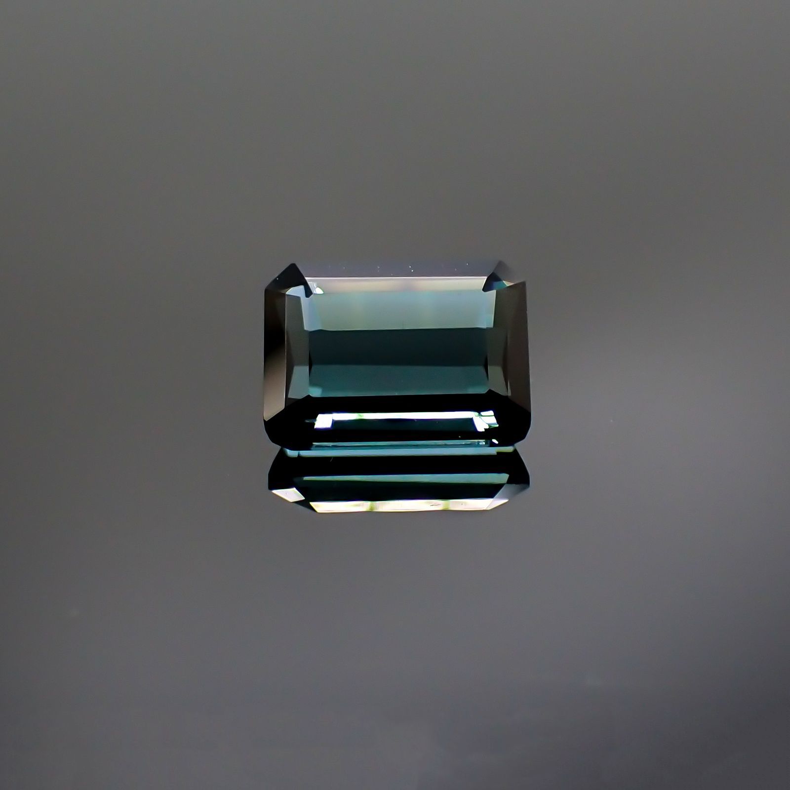 ブルートルマリン(宝石名ブルー・トルマリン) ナイジェリア/ブラジル産 1.320ct ソ付(彩珠)[211013592]7.4×5.5mm前後