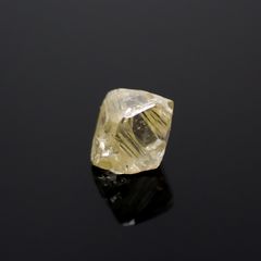 ソーヤブルダイヤモンド 原石(トライゴンあり/Trigon) ※通し穴あり(宝石名ダイアモンド) 0.37ct 識別済[230923455]4.5x3.9mm前後