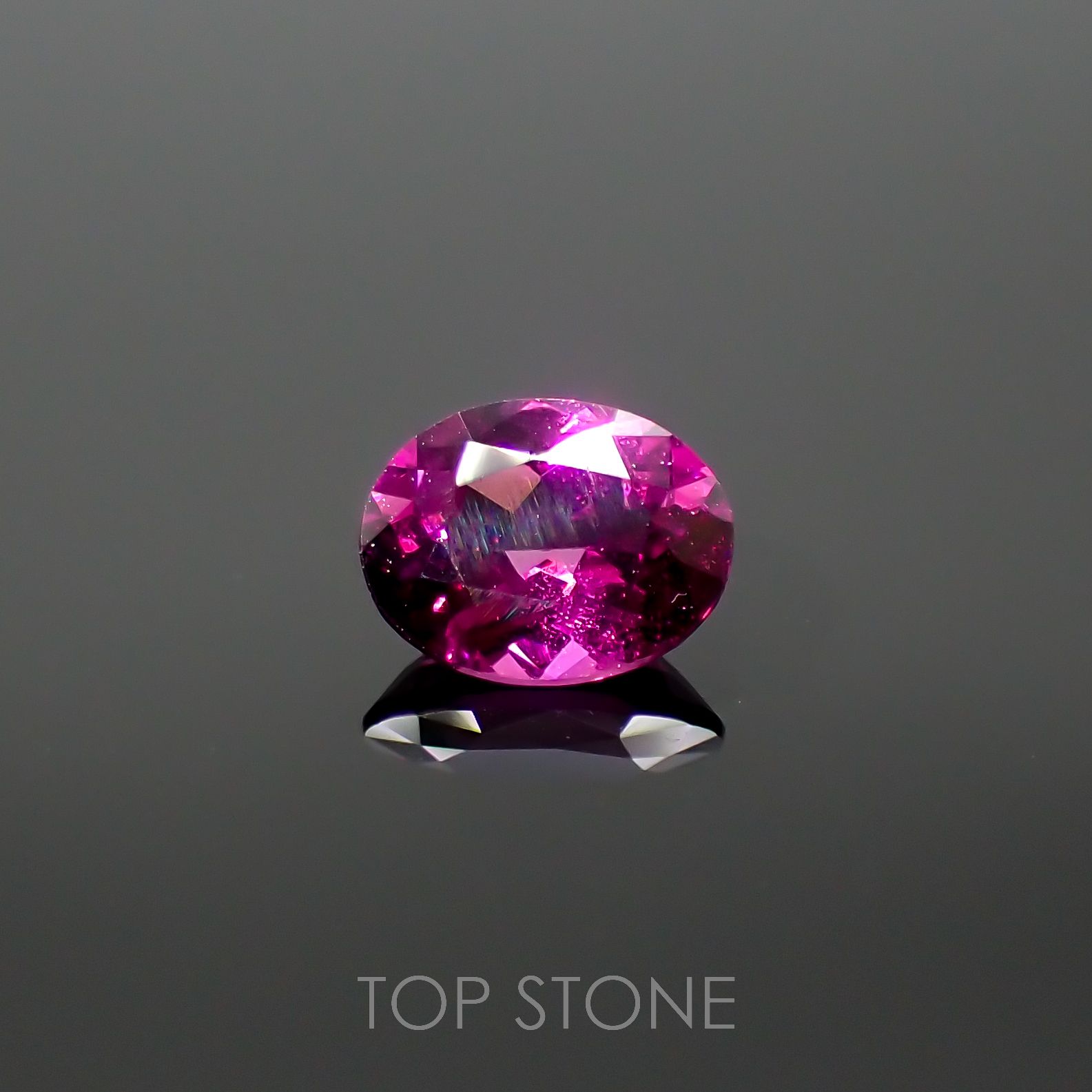 グレープガーネット(宝石名ガーネット)ブラジル産 0.86ct 識別済[220917707]6.6x5.2mm前後