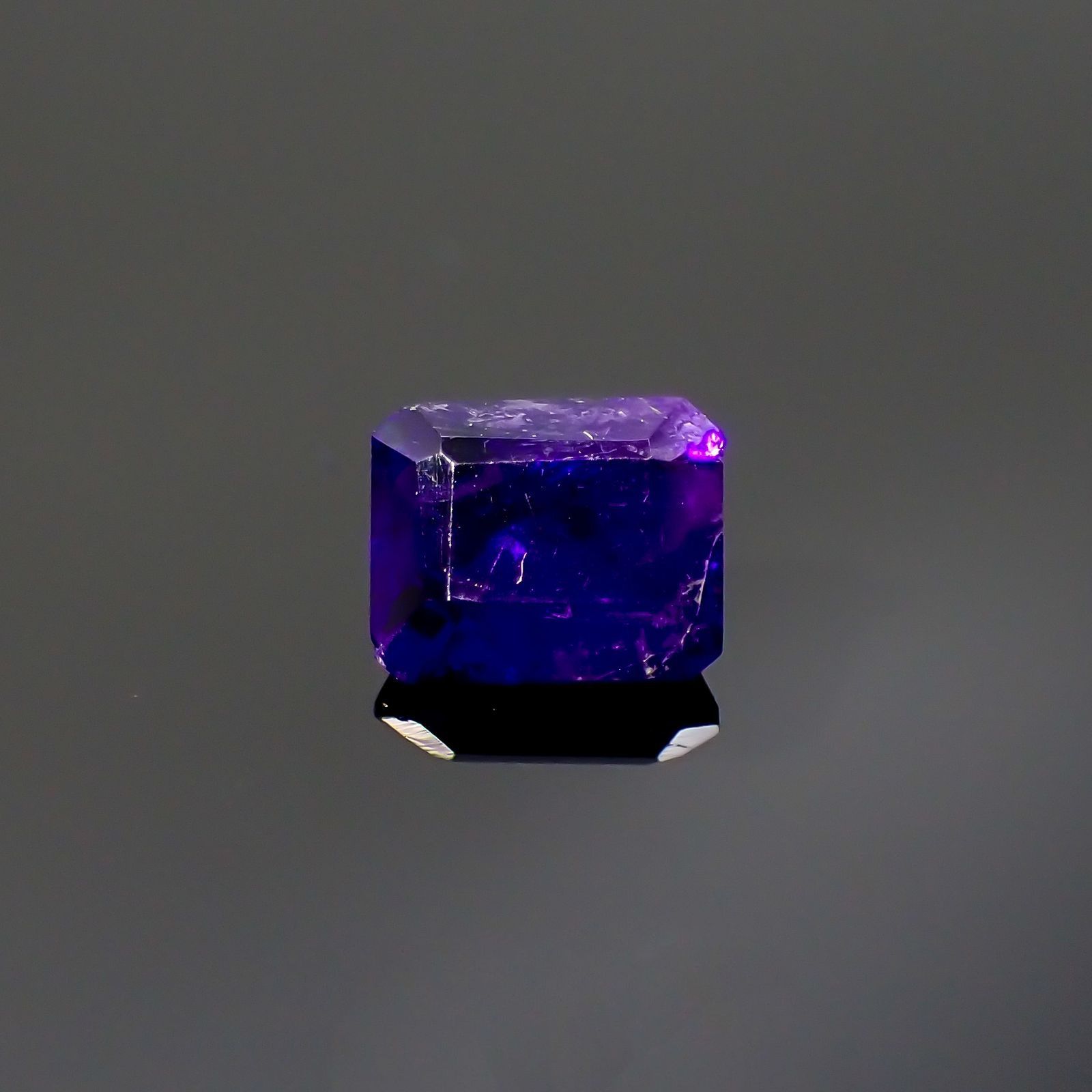 ハックマナイト(宝石名ハックマナイト)アフガニスタン産 識別済 0.41ct / 5.1x4.1mm前後 [260115391]