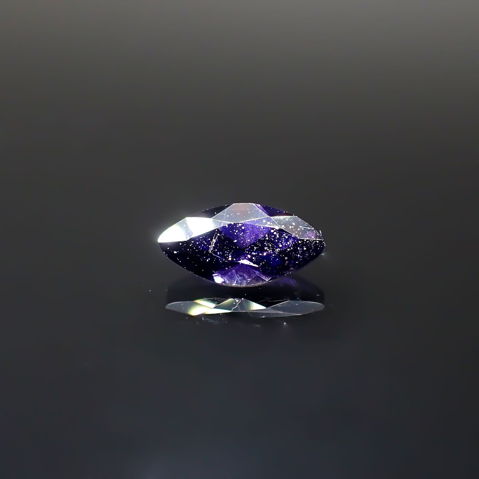 アイオライトサンストーン インド/ブラジル産 0.56ct[231224850]8.2x4.1mm前後