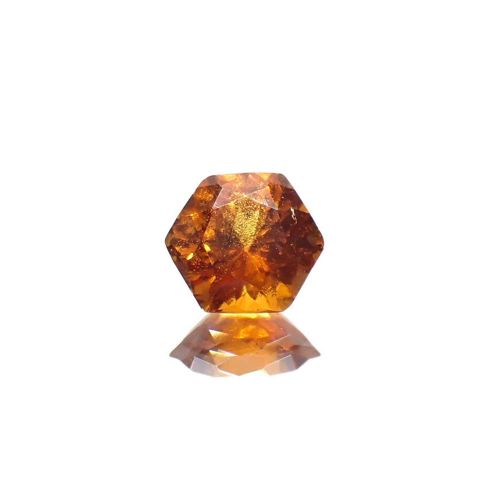 ◇ヘキサゴンカット◇ヘソナイトガーネット(宝石名ガーネット)スリランカ産 0.92ct 識別済[230421608]5.6x5.5mm前後