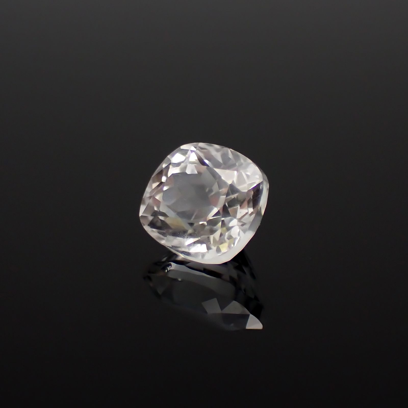 フェナカイト(宝石名フェナカイト)ブラジル産 1.23ct 識別済[230923394]6.6x5.9mm前後