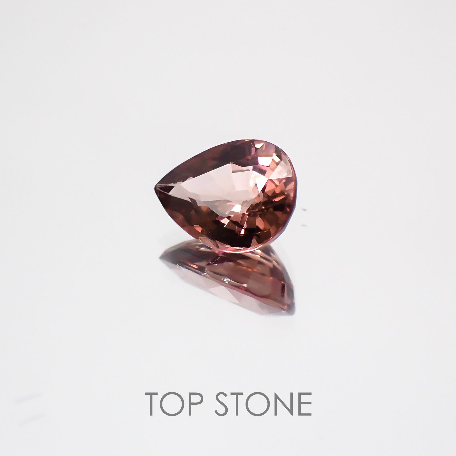 カラーチェンジマラヤガーネット タンザニア産 ルース 1.09ct[21029645]7.6×5.6mm前後