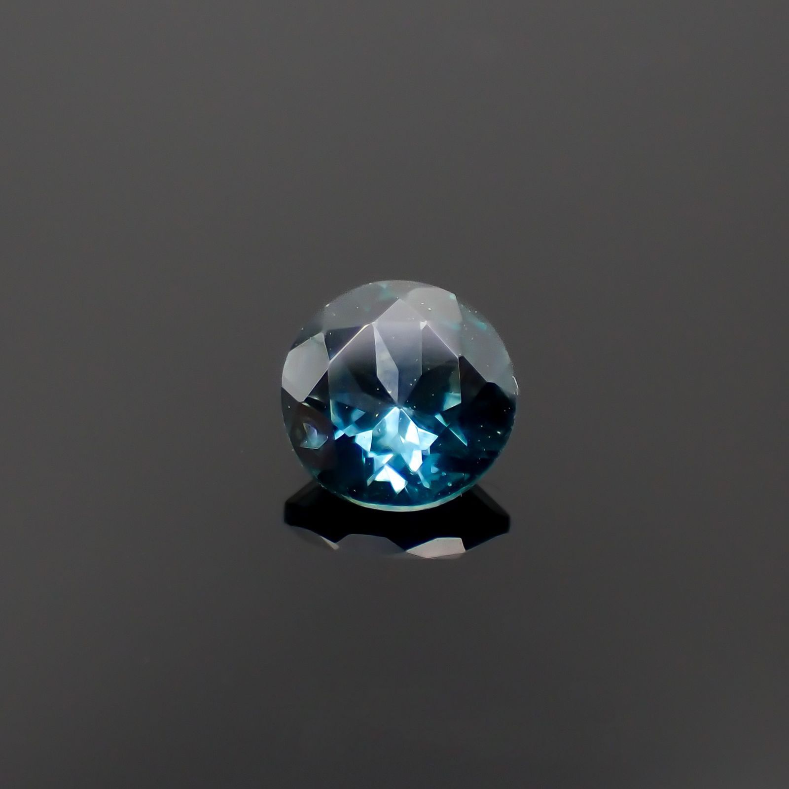モンタナサファイア アメリカ・モンタナ州産 0.57ct[230220559]5x4.9mm前後