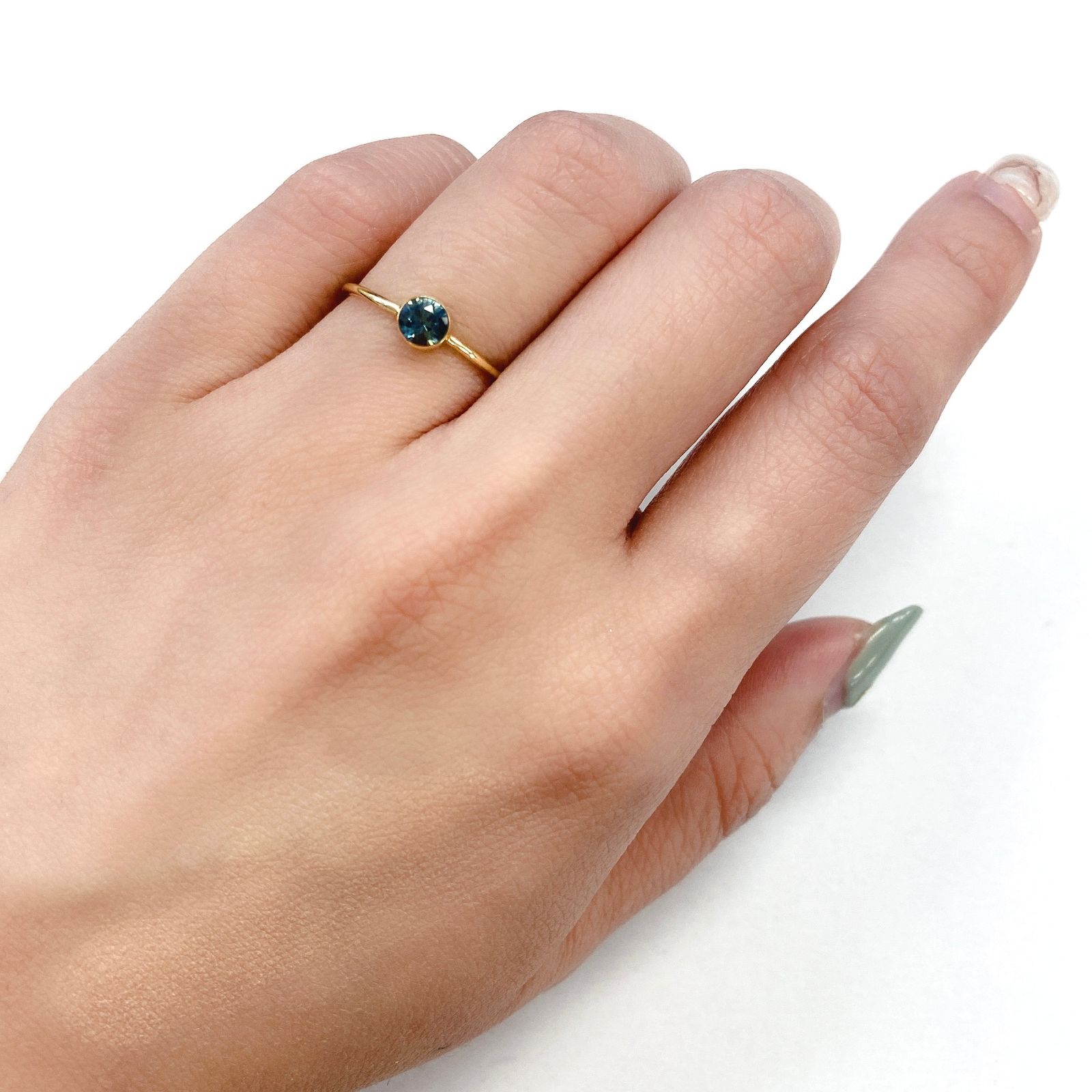 モンタナサファイア アメリカ産 ルース 0.33ct[210410614]4.2×4.2mm前後
