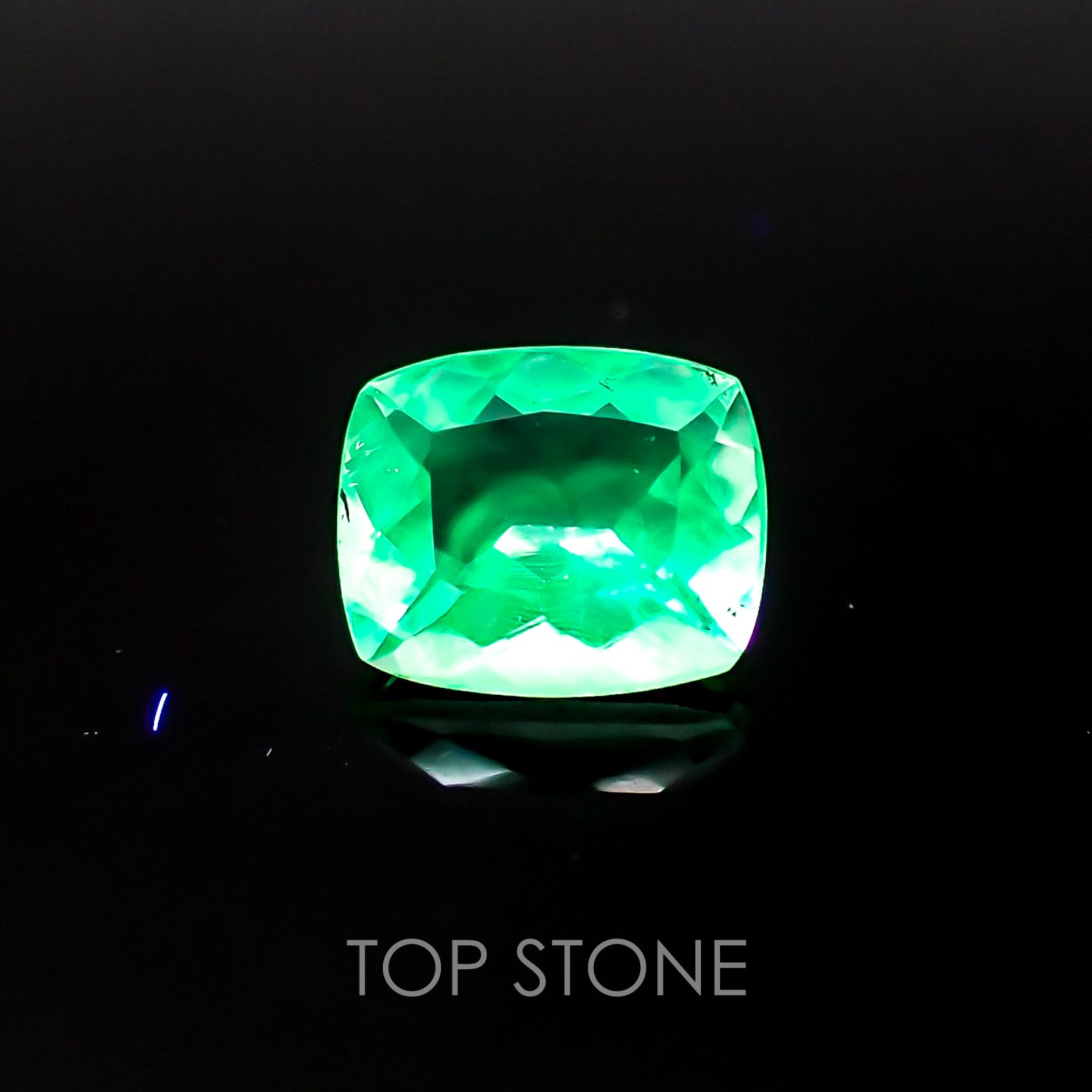 ハイアライトオパール メキシコ産 ルース 1.05ct[21048252]7.6×6.3mm前後