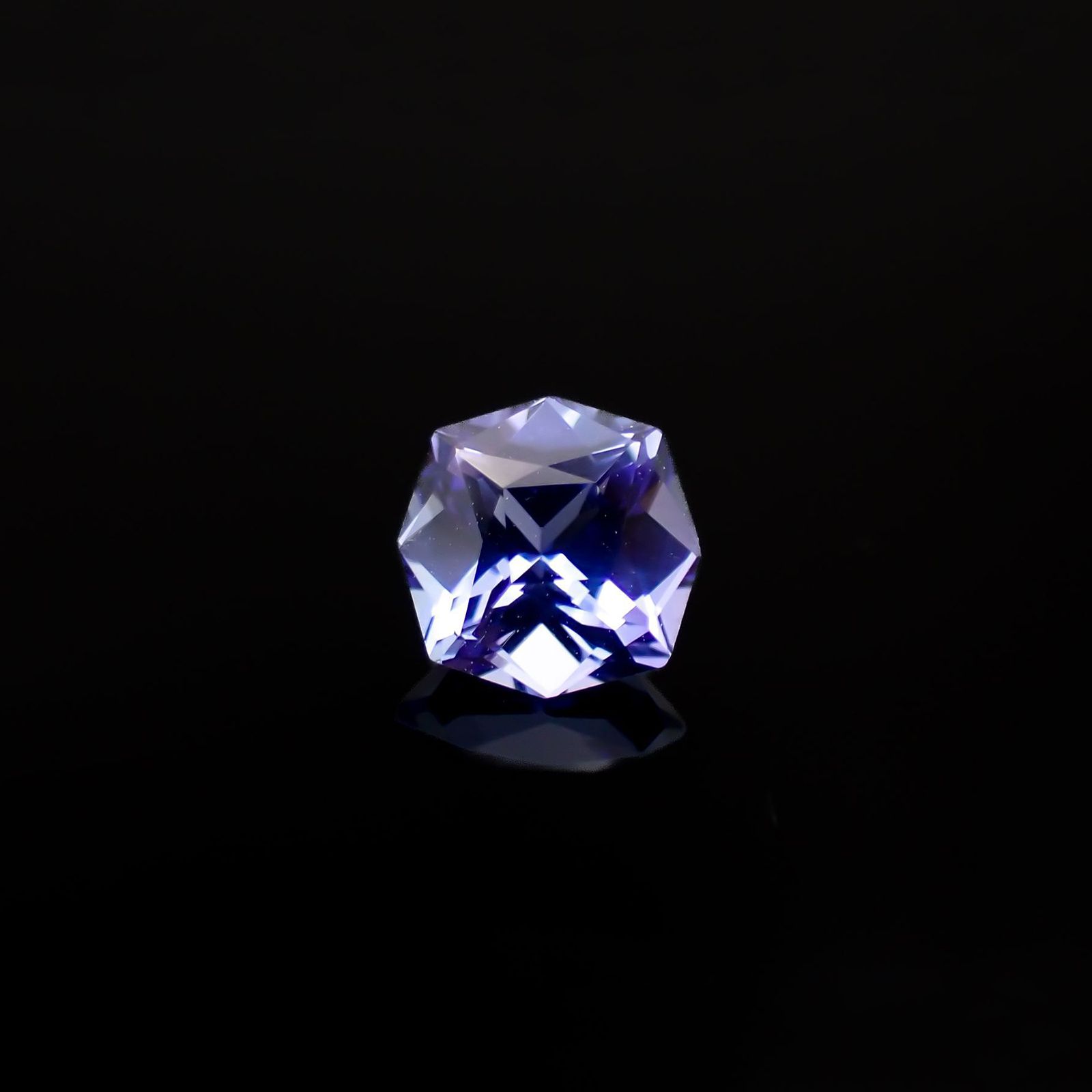 ◇カスタムカット◇タンザナイト(宝石名タンザナイト)タンザニア産 0.77ct 識別済[221118960]5.8x5.7mm前後